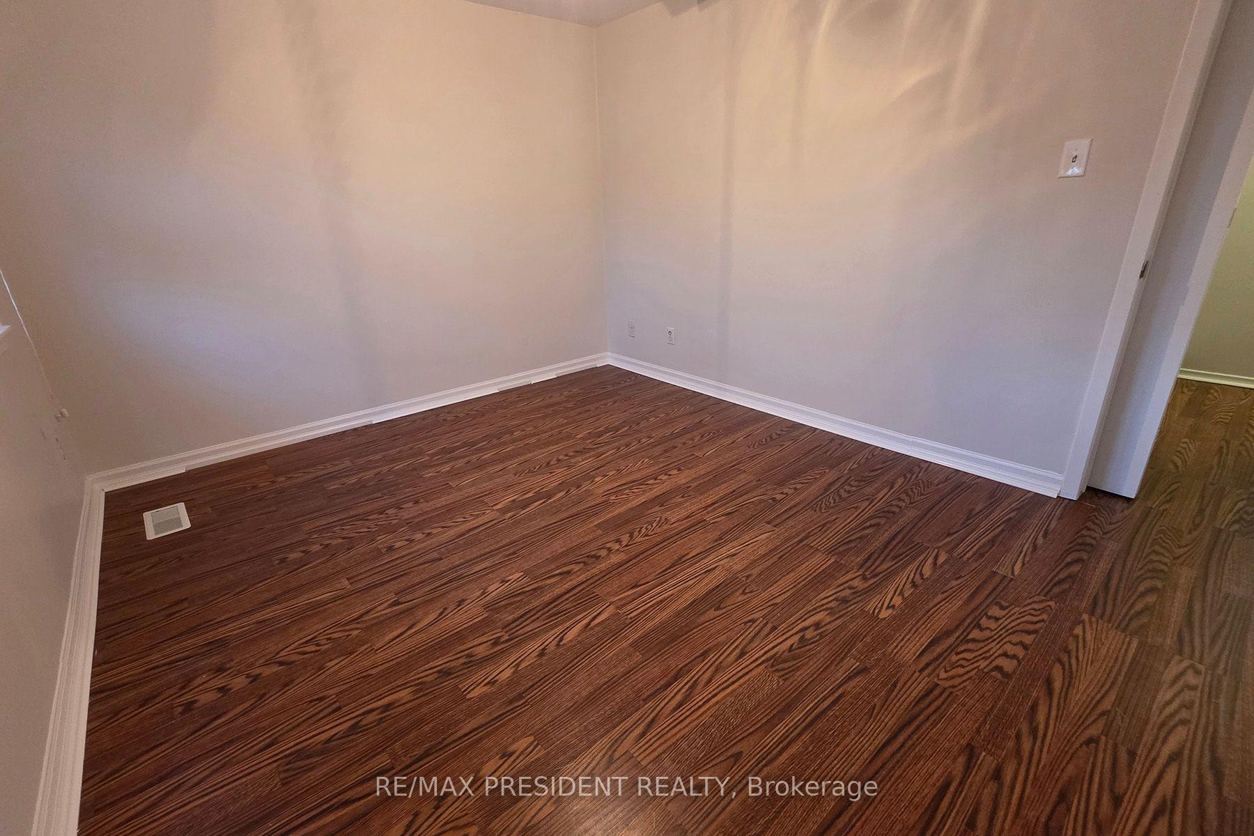 Photo 18 of 564 Brookhaven Crescent, Waterloo, Lakeshore Village — HOMEH