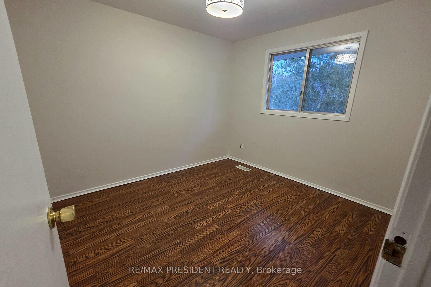 Photo 19 of 564 Brookhaven Crescent, Waterloo, Lakeshore Village — HOMEH