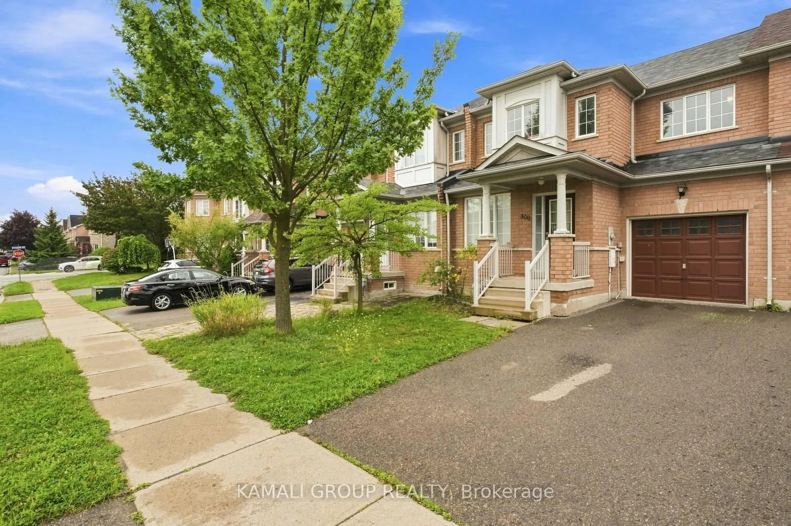 Photo 2 of 300 Flagstone Way, Newmarket, Woodland Hill — HOMEH
