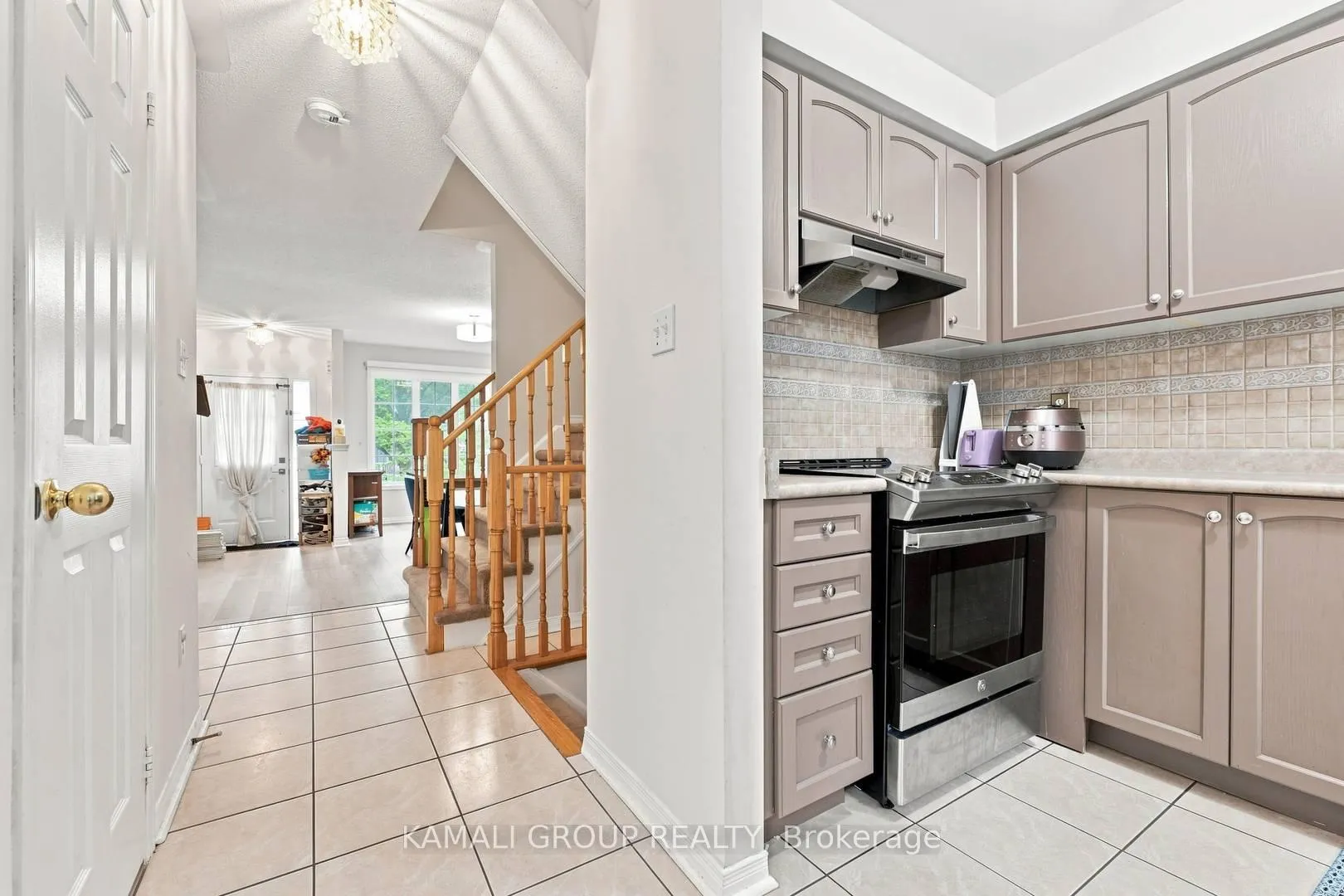 Photo 11 of 300 Flagstone Way, Newmarket, Woodland Hill — HOMEH