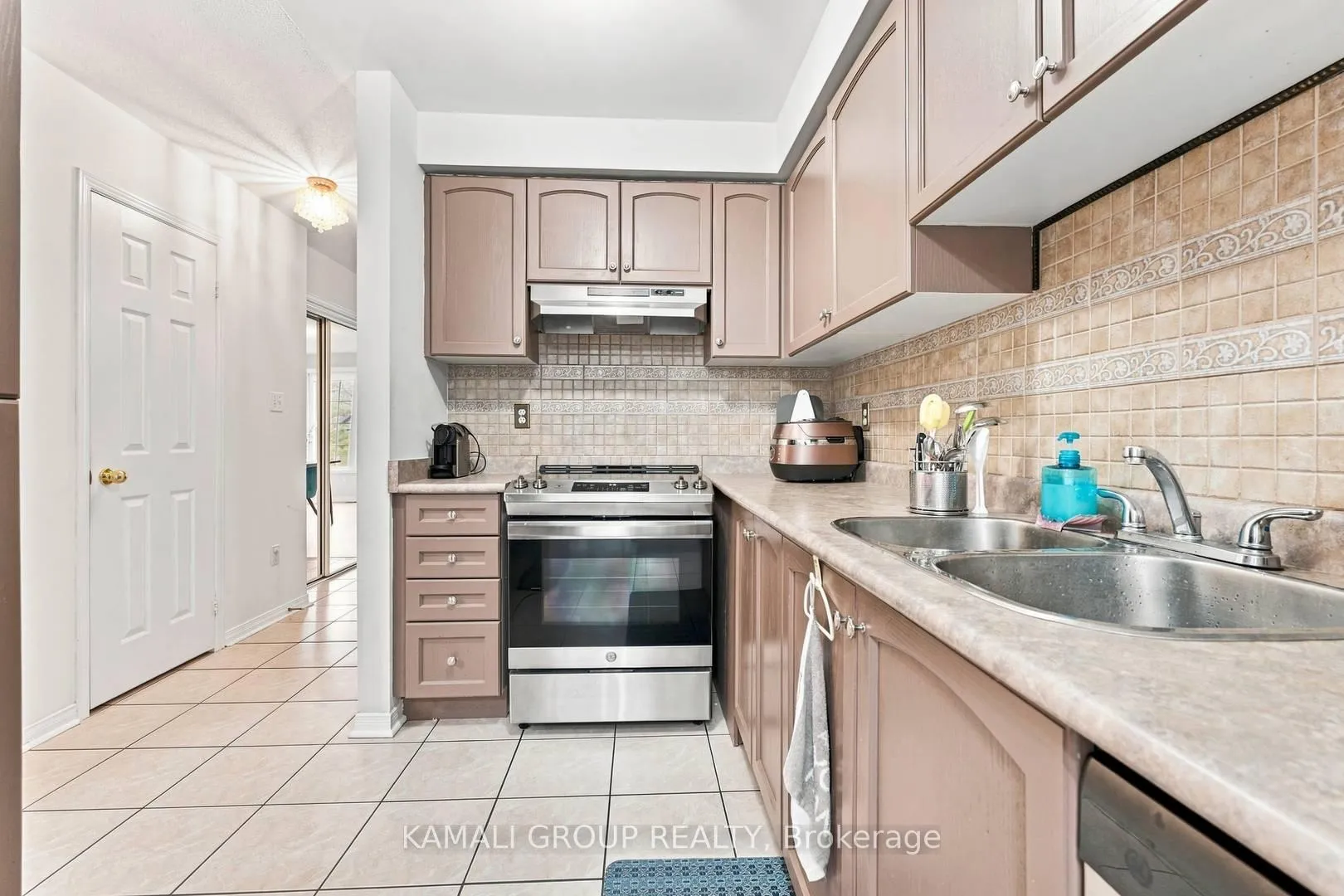 Photo 12 of 300 Flagstone Way, Newmarket, Woodland Hill — HOMEH