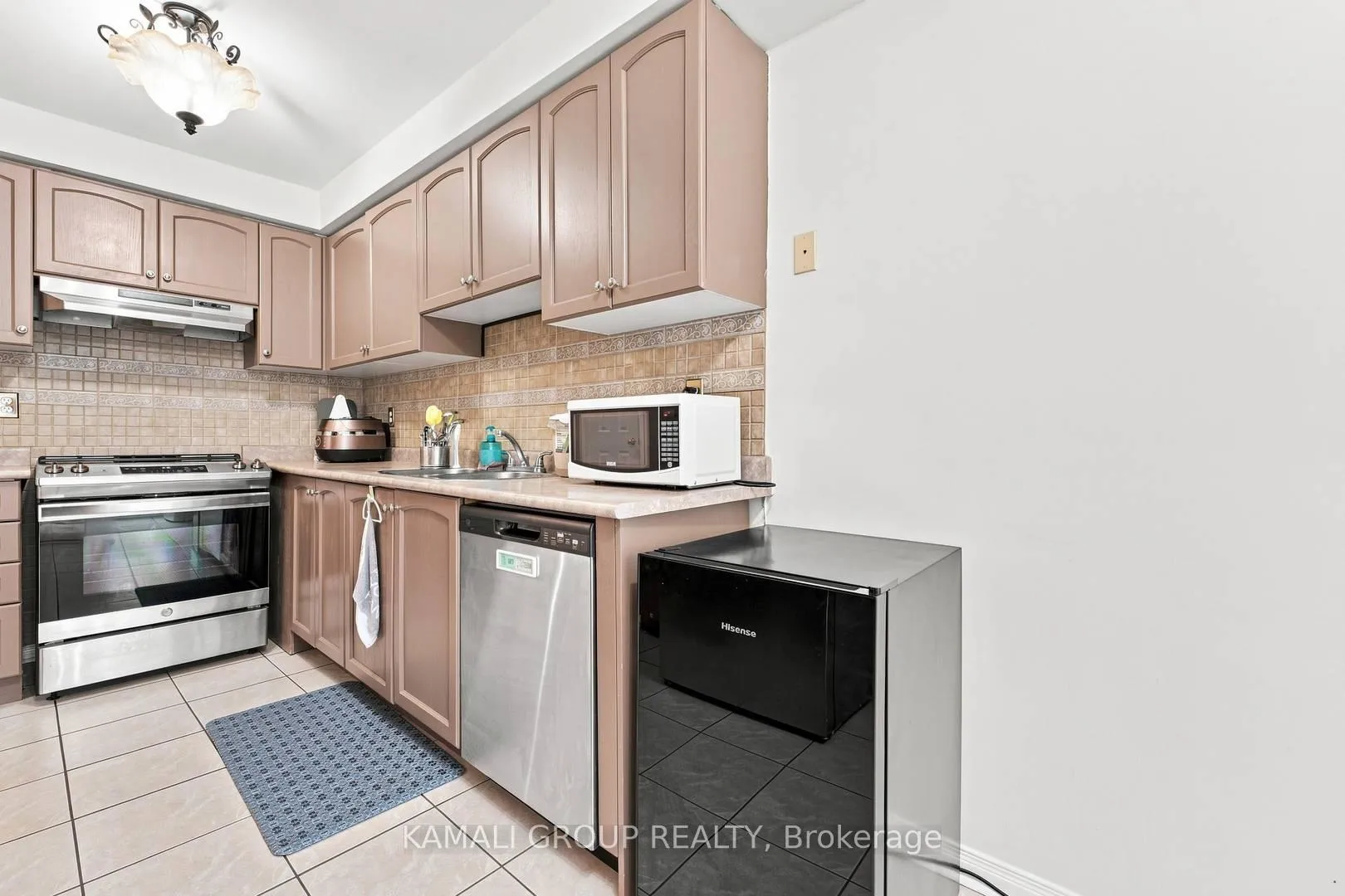 Photo 13 of 300 Flagstone Way, Newmarket, Woodland Hill — HOMEH