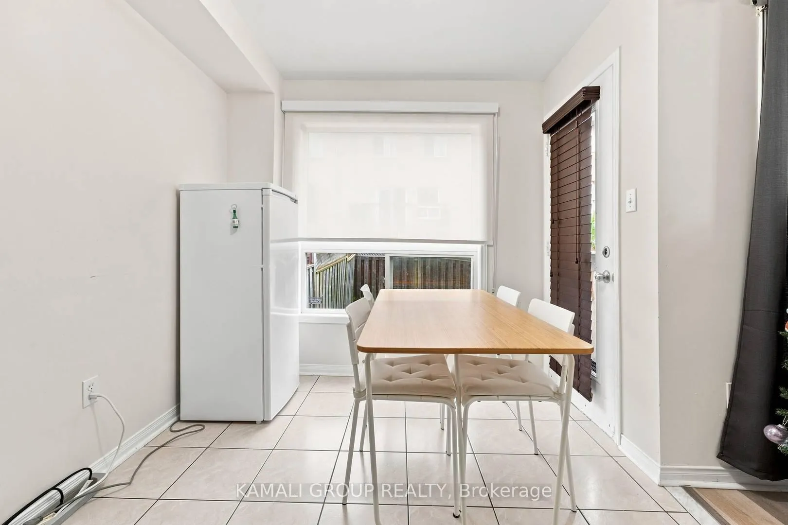 Photo 14 of 300 Flagstone Way, Newmarket, Woodland Hill — HOMEH