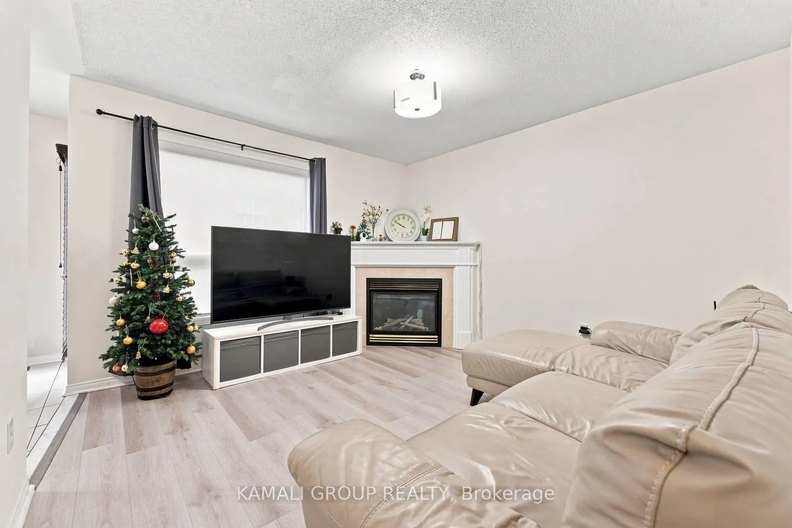 Photo 16 of 300 Flagstone Way, Newmarket, Woodland Hill — HOMEH