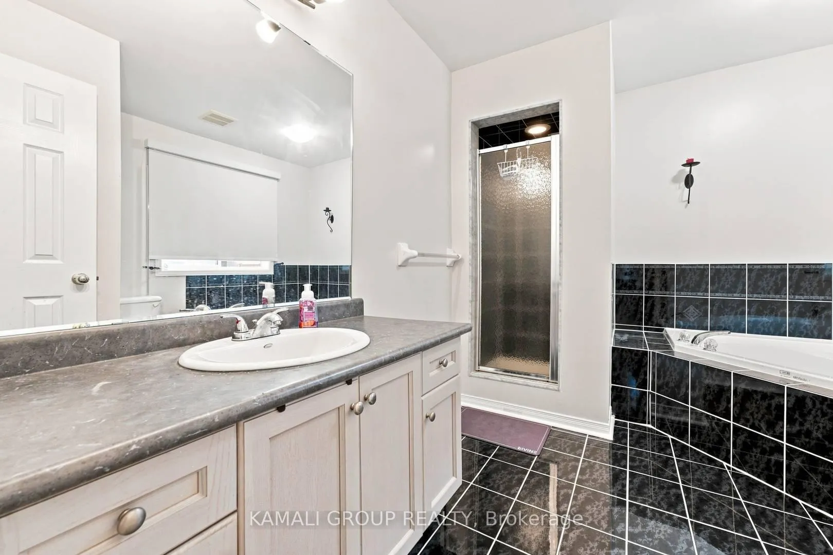 Photo 19 of 300 Flagstone Way, Newmarket, Woodland Hill — HOMEH