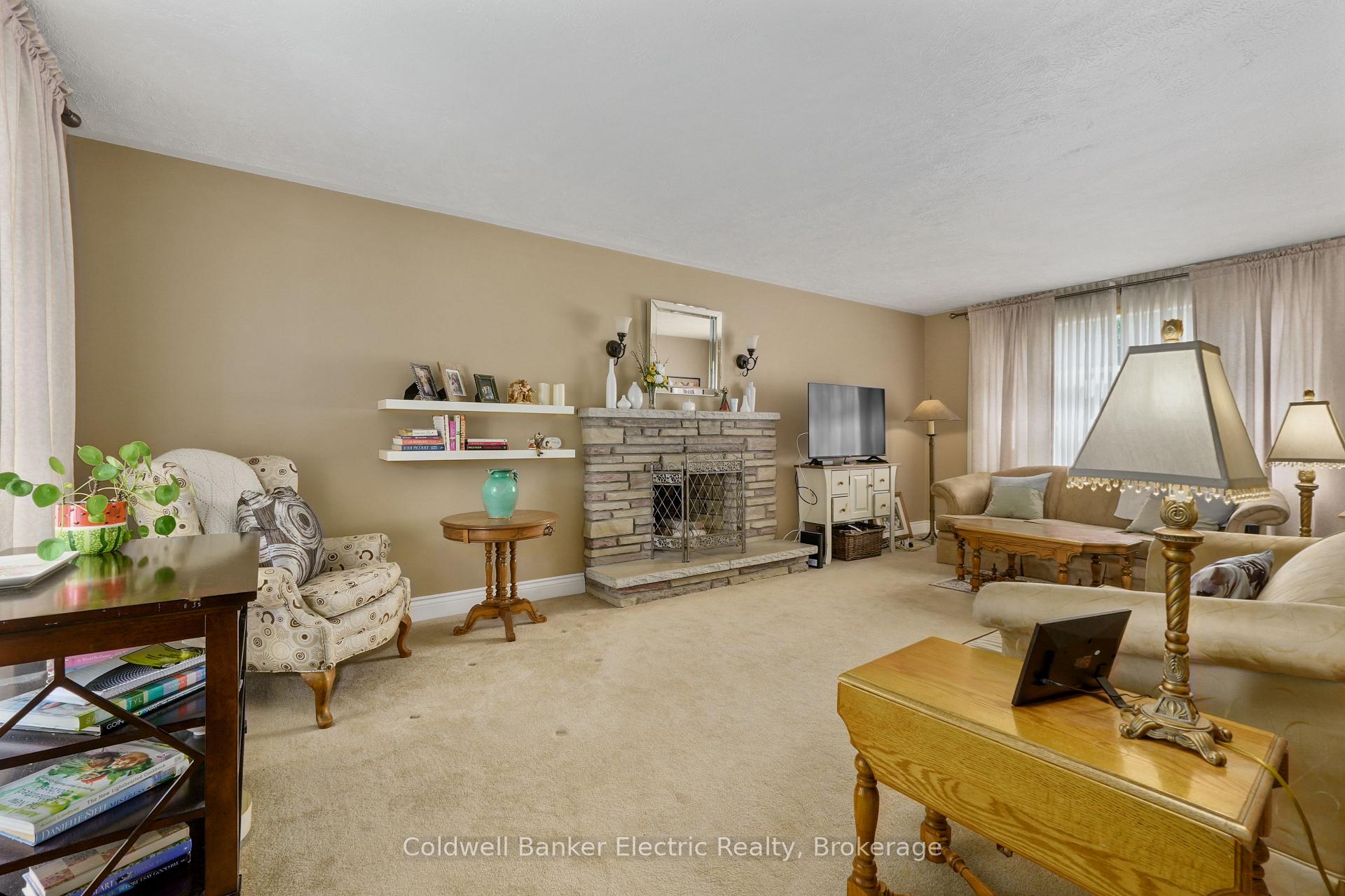 Photo 6 of 1219 Edmison Drive, Peterborough, Northcrest Ward 5 — HOMEH