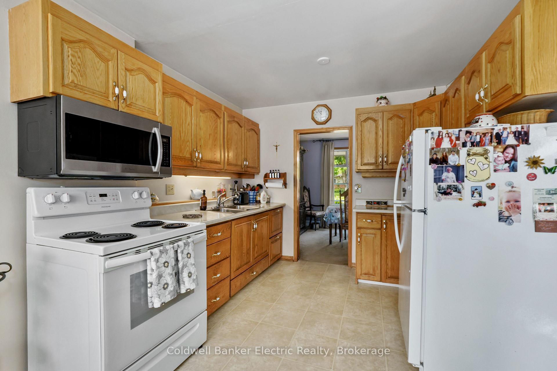 Photo 11 of 1219 Edmison Drive, Peterborough, Northcrest Ward 5 — HOMEH