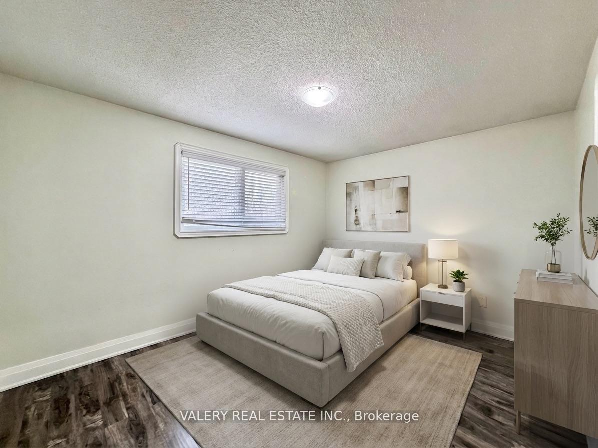 Photo 5 of 72 Dantek Court, Brampton, Brampton North — HOMEH