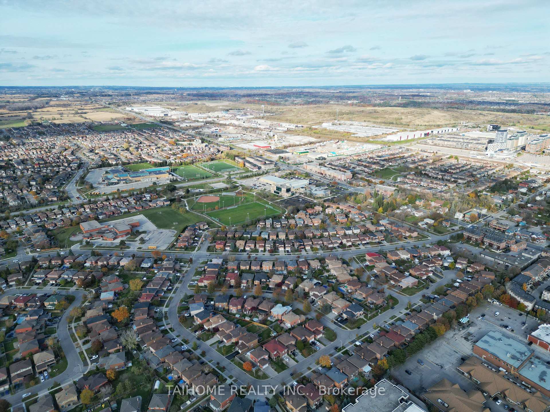 Photo 2 of 96 Lamar Street, Vaughan, Maple — HOMEH
