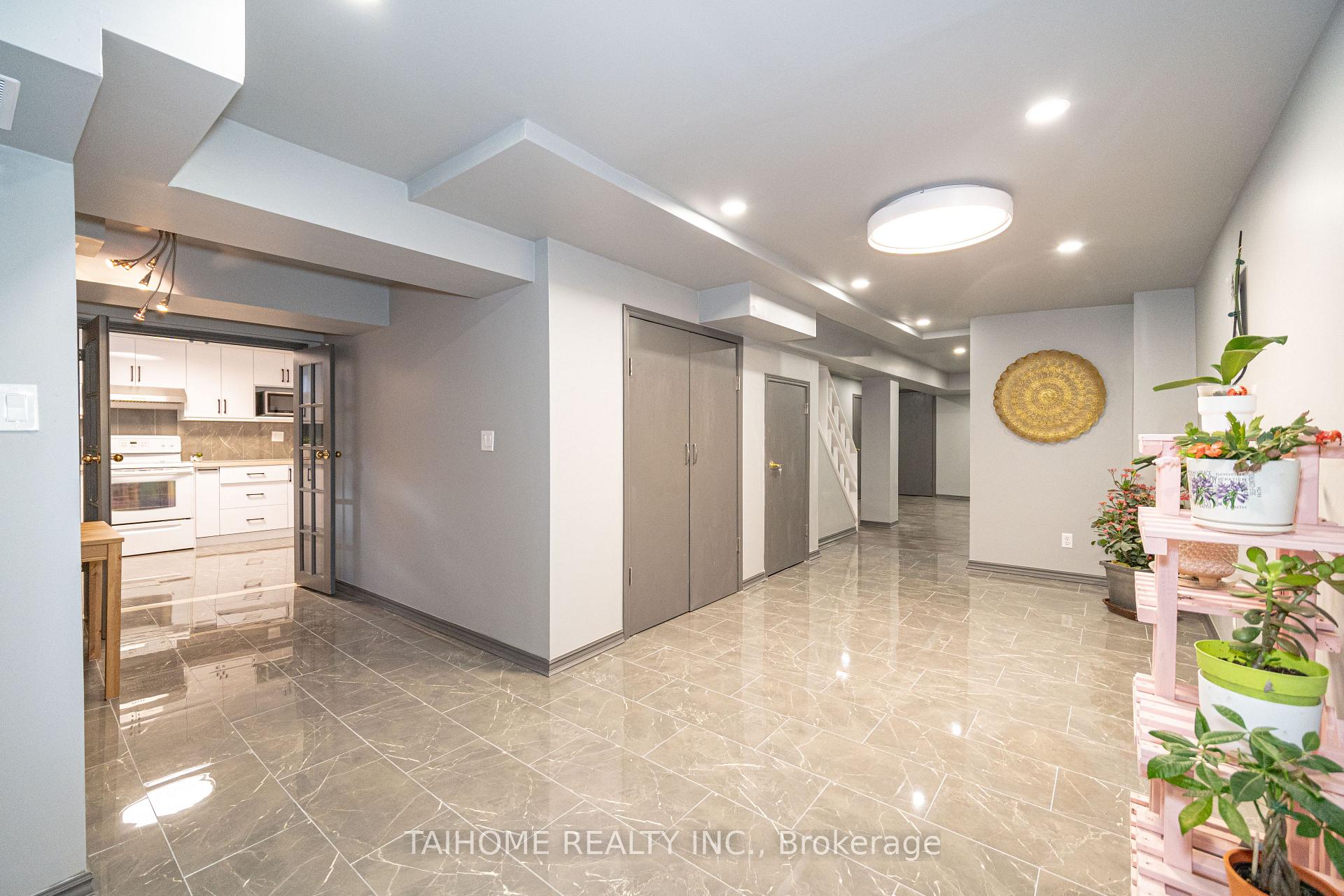 Photo 4 of 96 Lamar Street, Vaughan, Maple — HOMEH