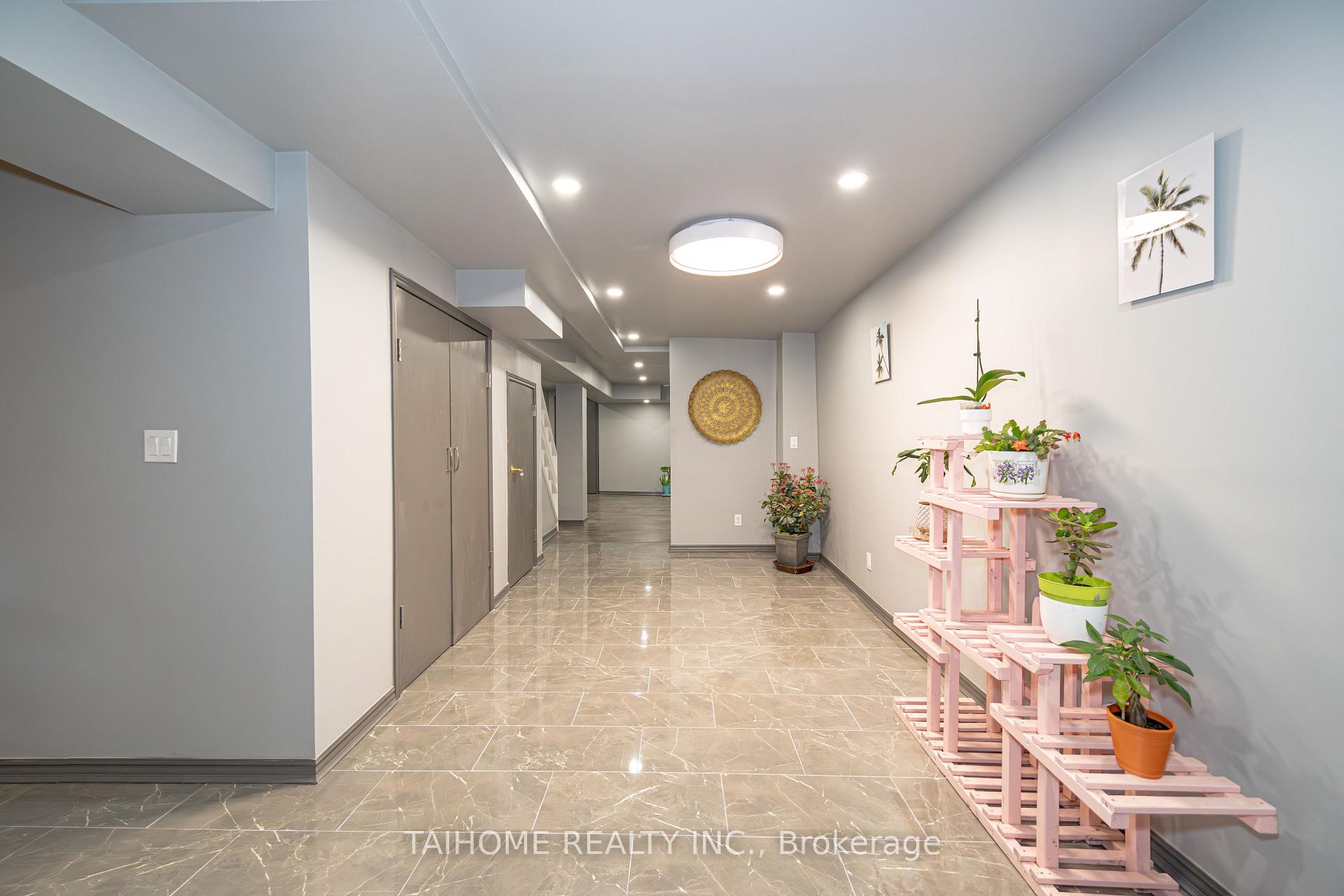 Photo 5 of 96 Lamar Street, Vaughan, Maple — HOMEH