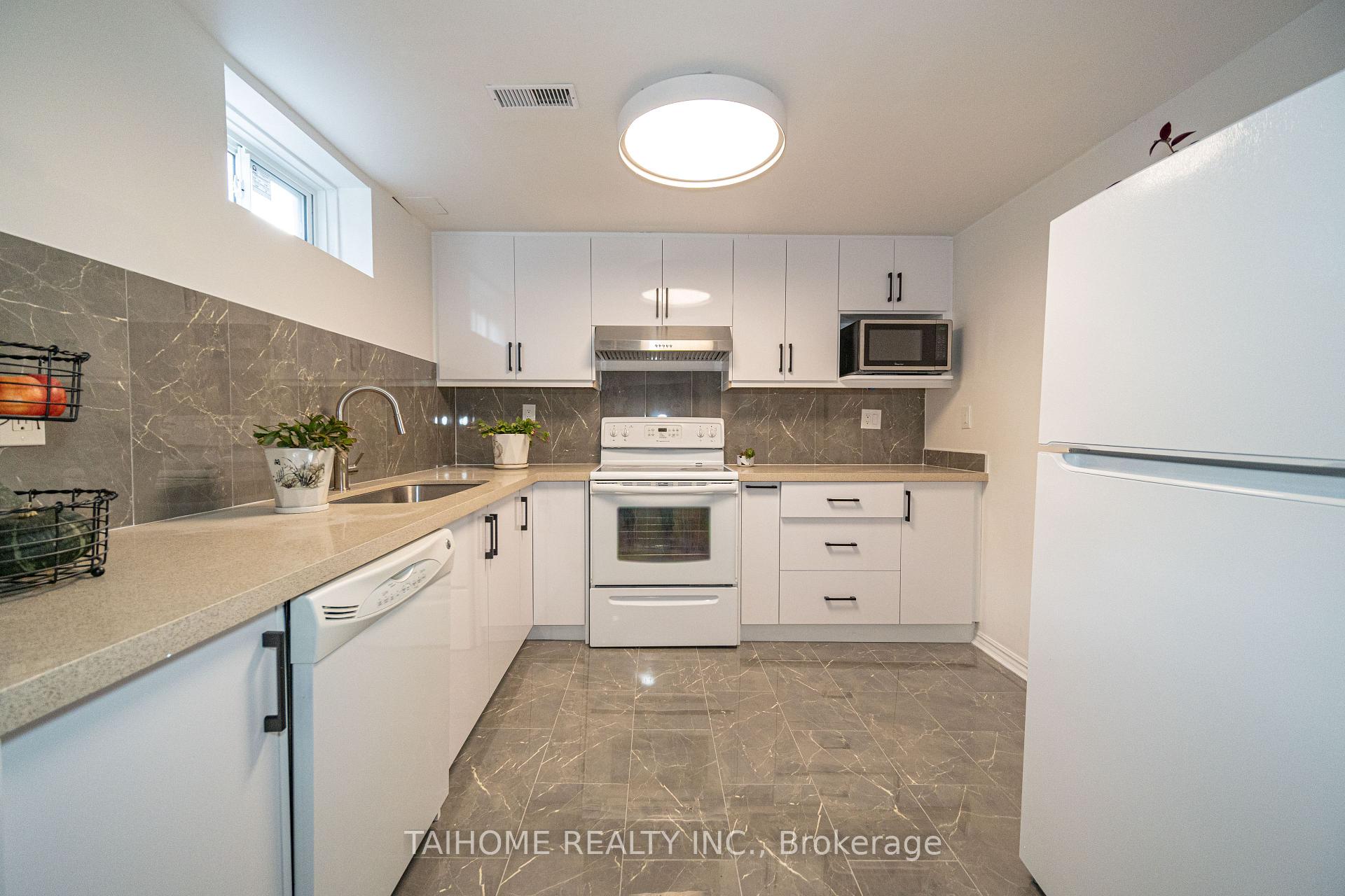 Photo 8 of 96 Lamar Street, Vaughan, Maple — HOMEH
