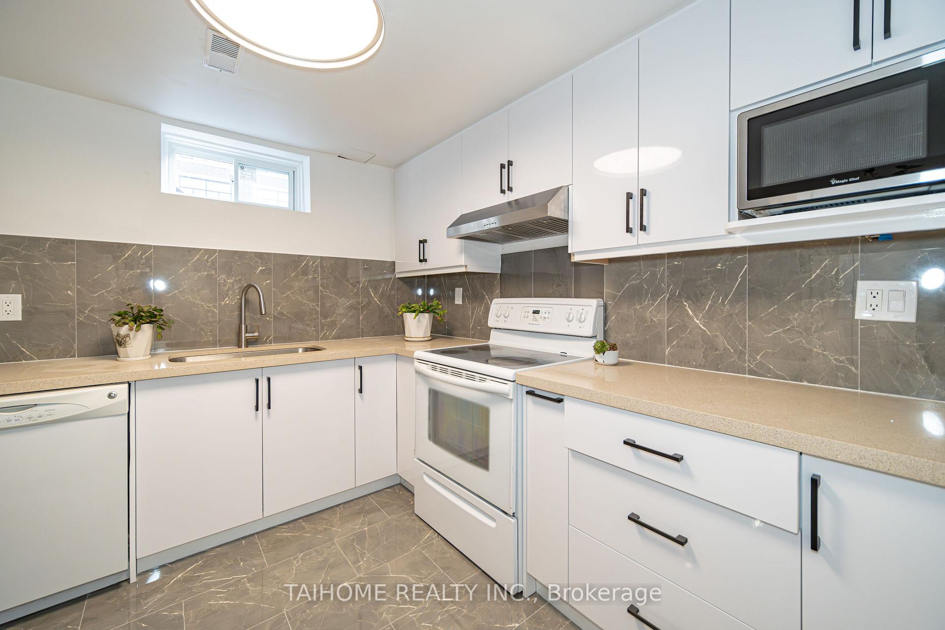 Photo 9 of 96 Lamar Street, Vaughan, Maple — HOMEH