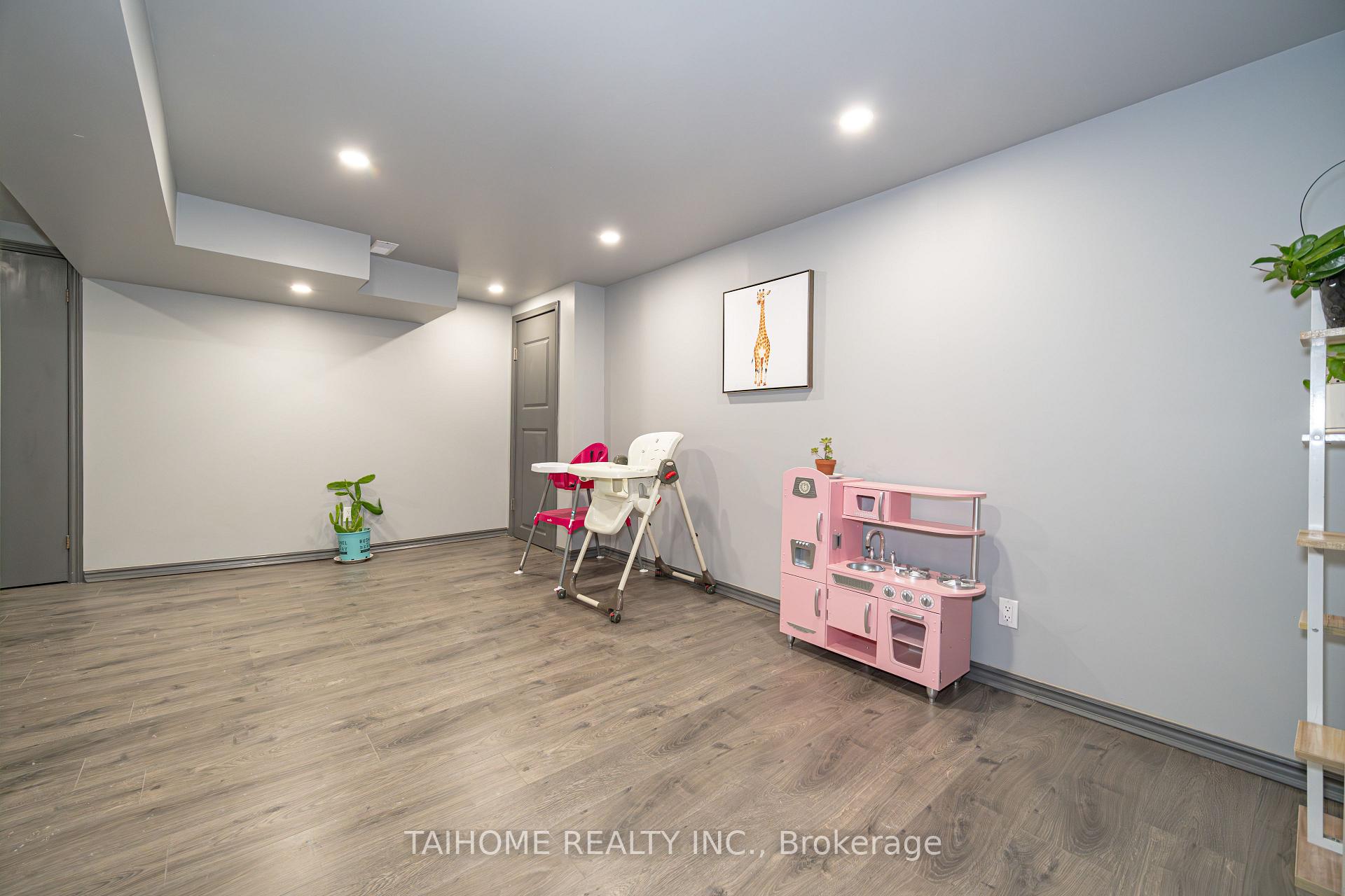 Photo 13 of 96 Lamar Street, Vaughan, Maple — HOMEH
