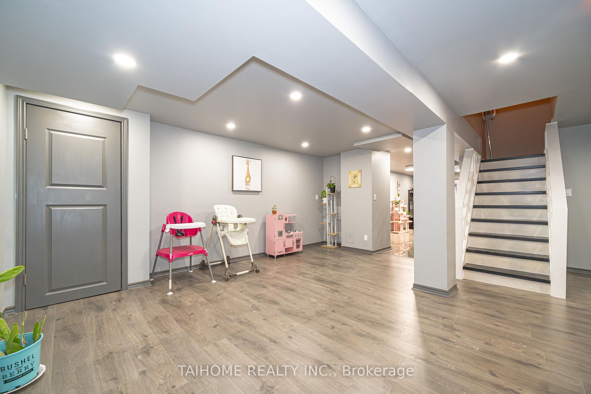 Photo 14 of 96 Lamar Street, Vaughan, Maple — HOMEH