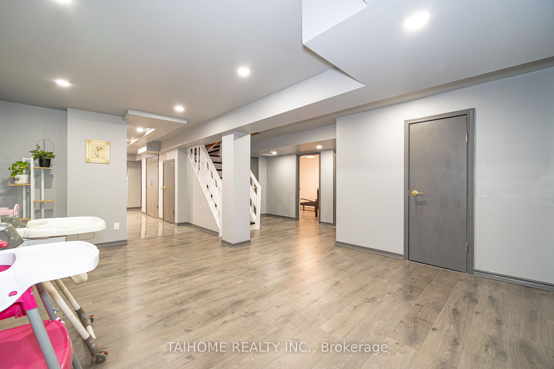 Photo 16 of 96 Lamar Street, Vaughan, Maple — HOMEH