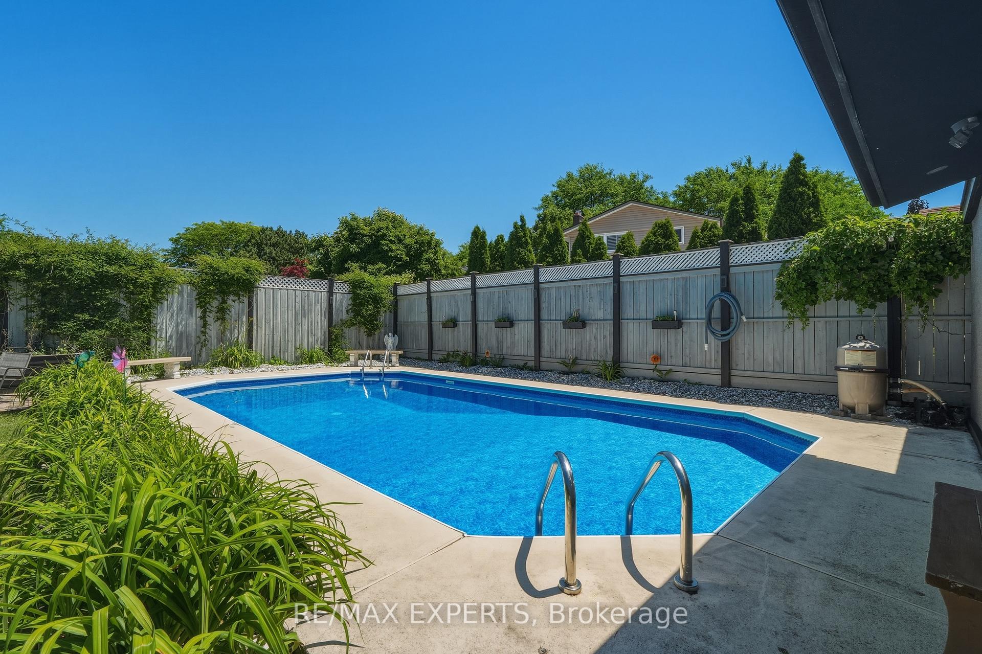 Photo 3 of 7142 Rosseau Place, Niagara Falls, Casey — HOMEH