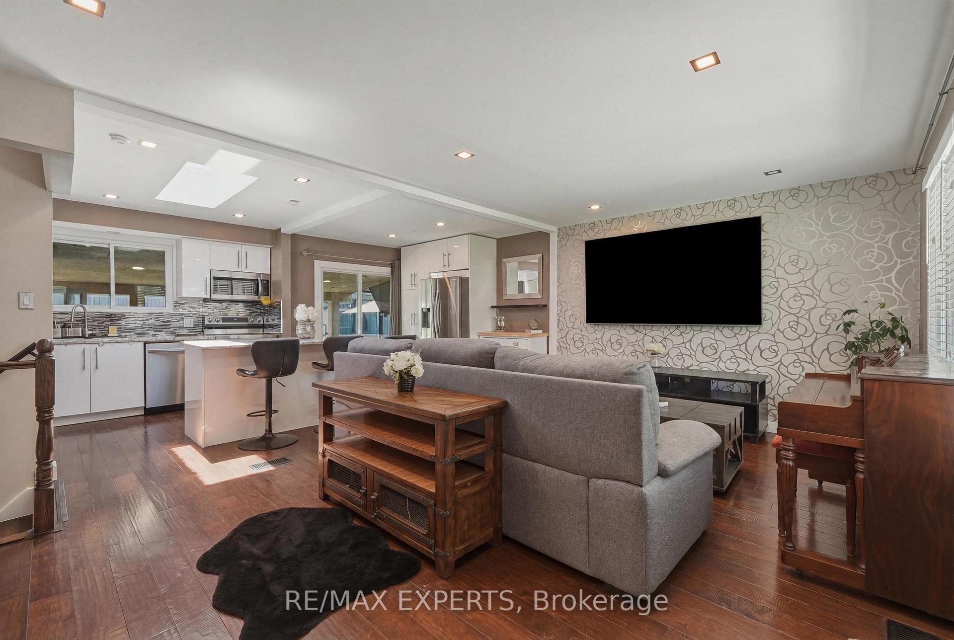Photo 6 of 7142 Rosseau Place, Niagara Falls, Casey — HOMEH