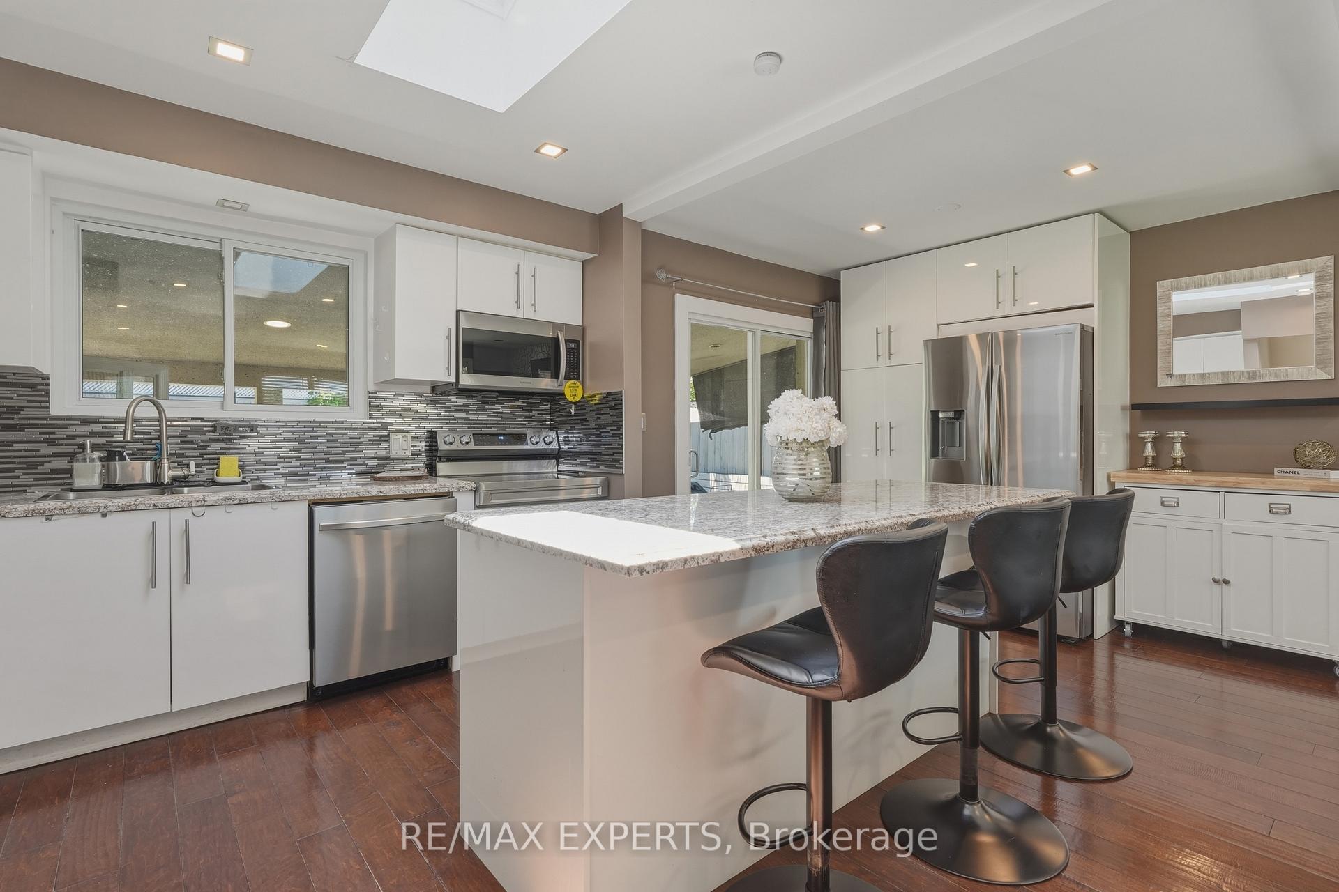 Photo 10 of 7142 Rosseau Place, Niagara Falls, Casey — HOMEH