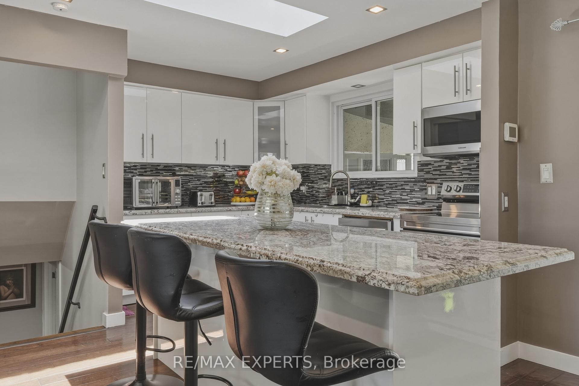 Photo 12 of 7142 Rosseau Place, Niagara Falls, Casey — HOMEH