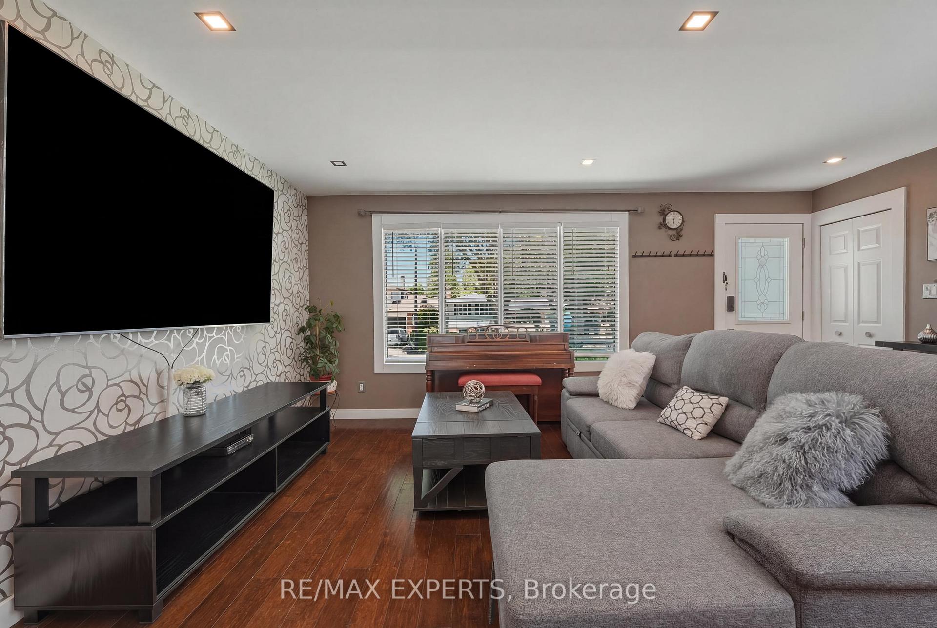 Photo 14 of 7142 Rosseau Place, Niagara Falls, Casey — HOMEH