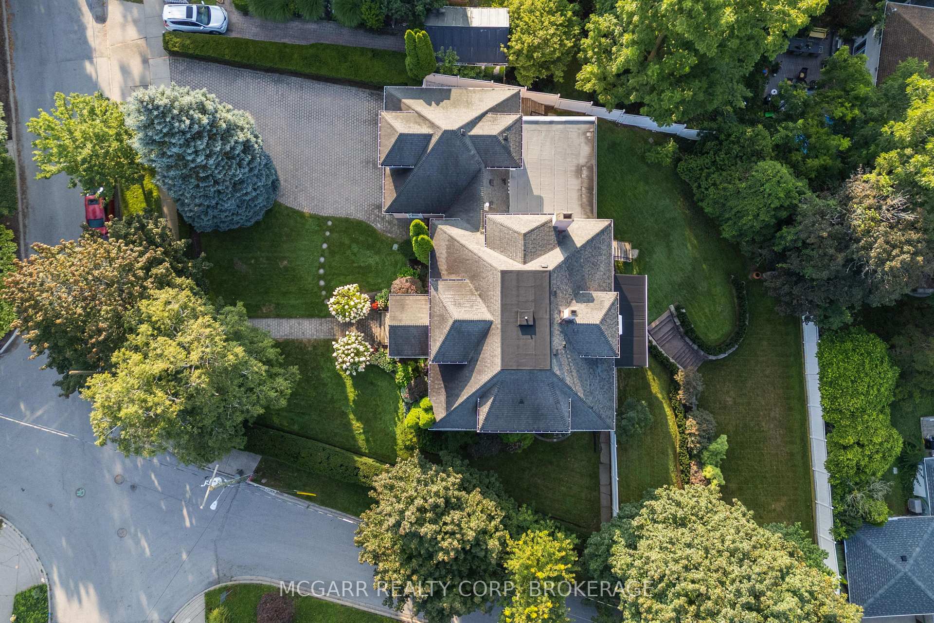 Photo 2 of 39 Yates Street, St. Catharines, Downtown — HOMEH