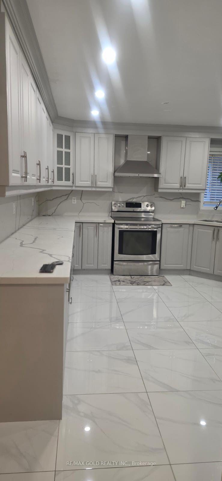 Photo 3 of 57 River Rock Crescent, Brampton, Fletcher's Meadow — HOMEH