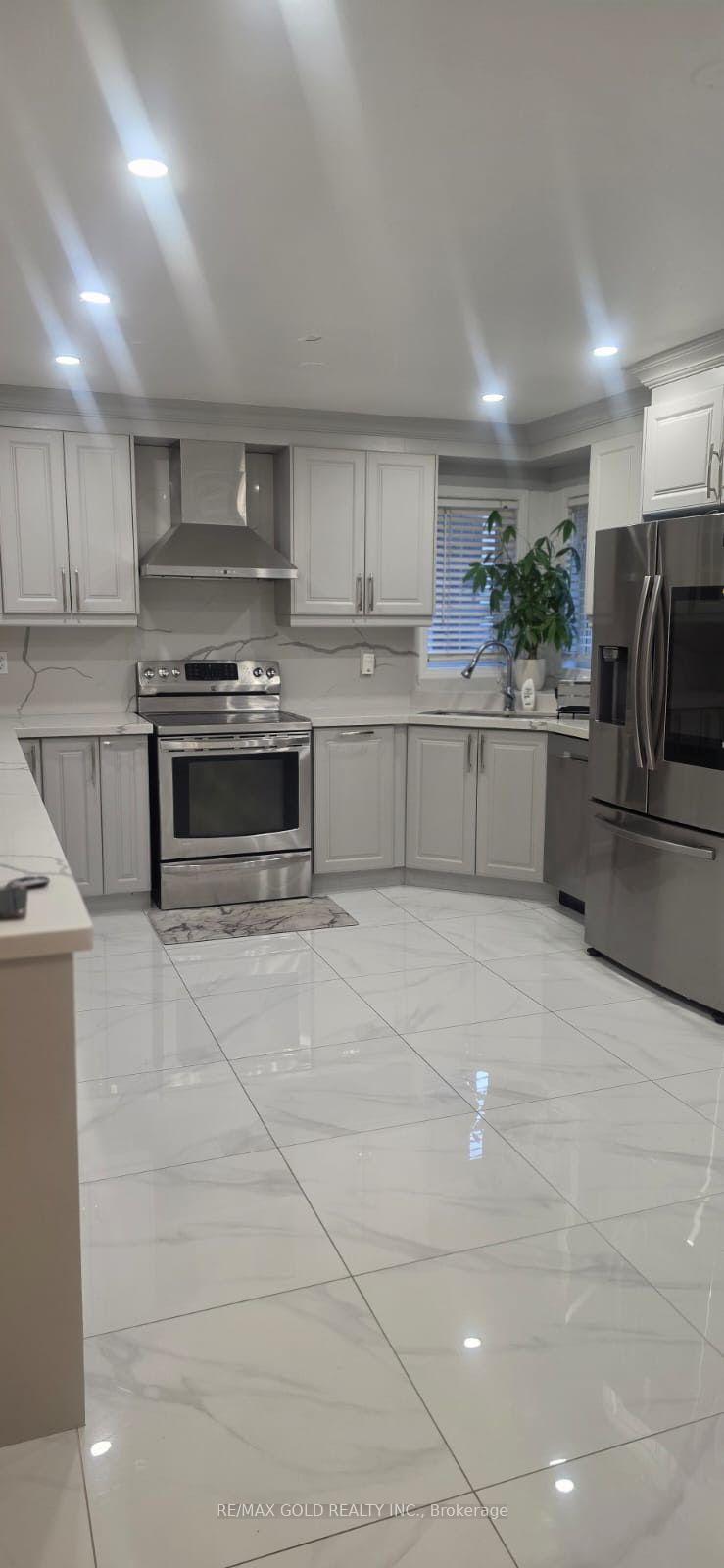 Photo 4 of 57 River Rock Crescent, Brampton, Fletcher's Meadow — HOMEH