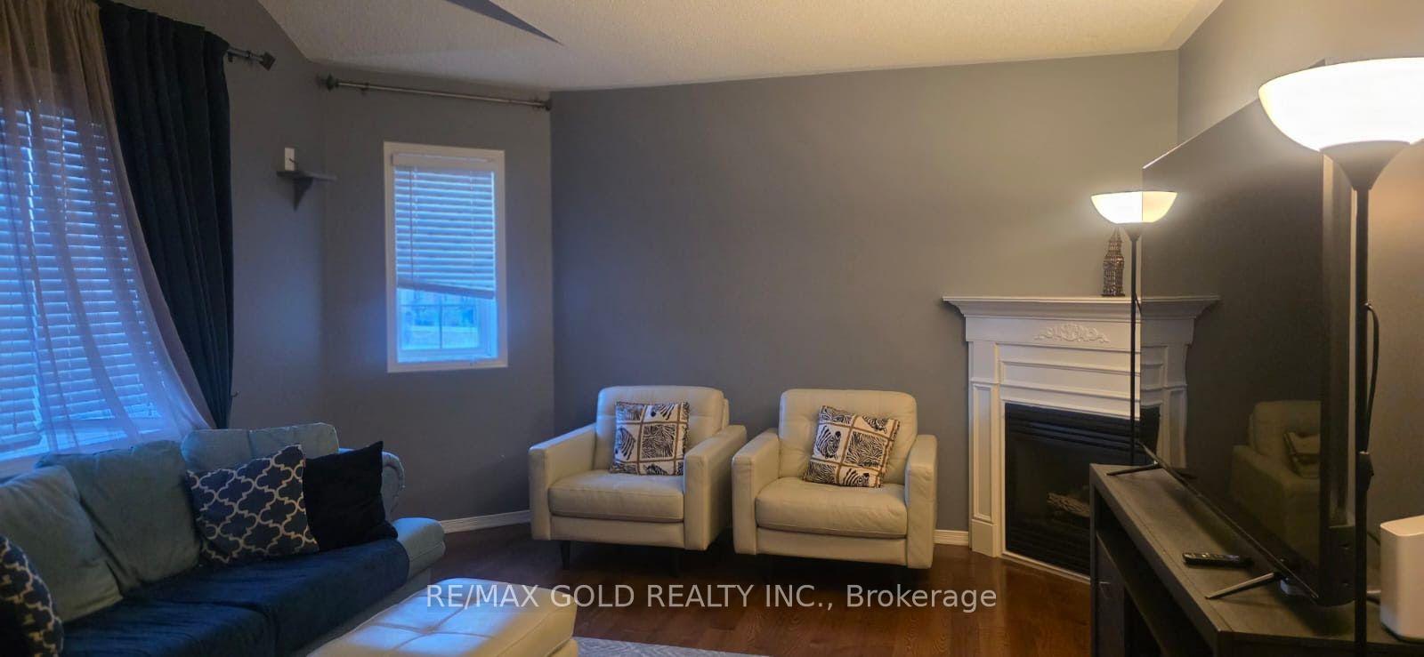 Photo 7 of 57 River Rock Crescent, Brampton, Fletcher's Meadow — HOMEH