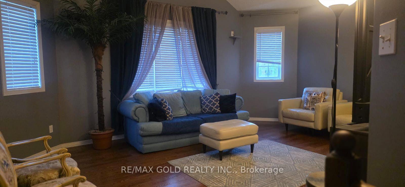 Photo 8 of 57 River Rock Crescent, Brampton, Fletcher's Meadow — HOMEH