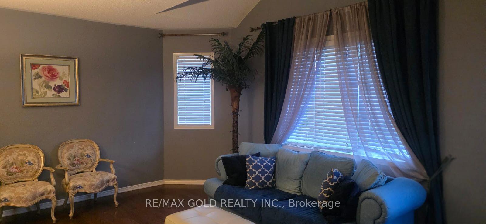 Photo 16 of 57 River Rock Crescent, Brampton, Fletcher's Meadow — HOMEH