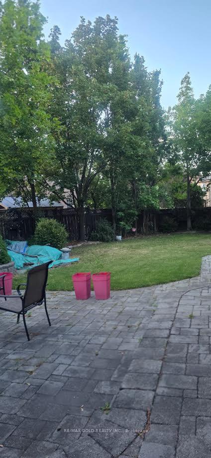 Photo 19 of 57 River Rock Crescent, Brampton, Fletcher's Meadow — HOMEH