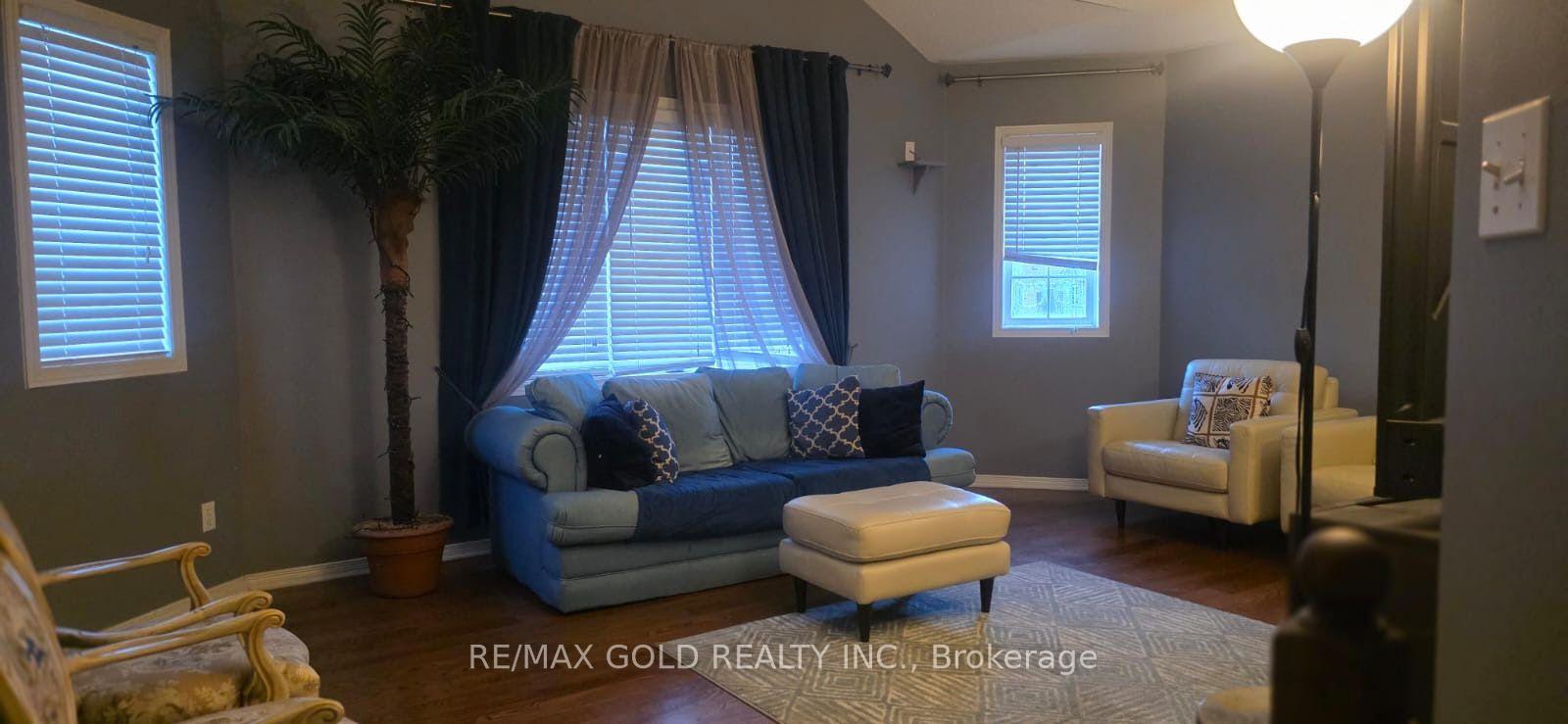 Photo 22 of 57 River Rock Crescent, Brampton, Fletcher's Meadow — HOMEH