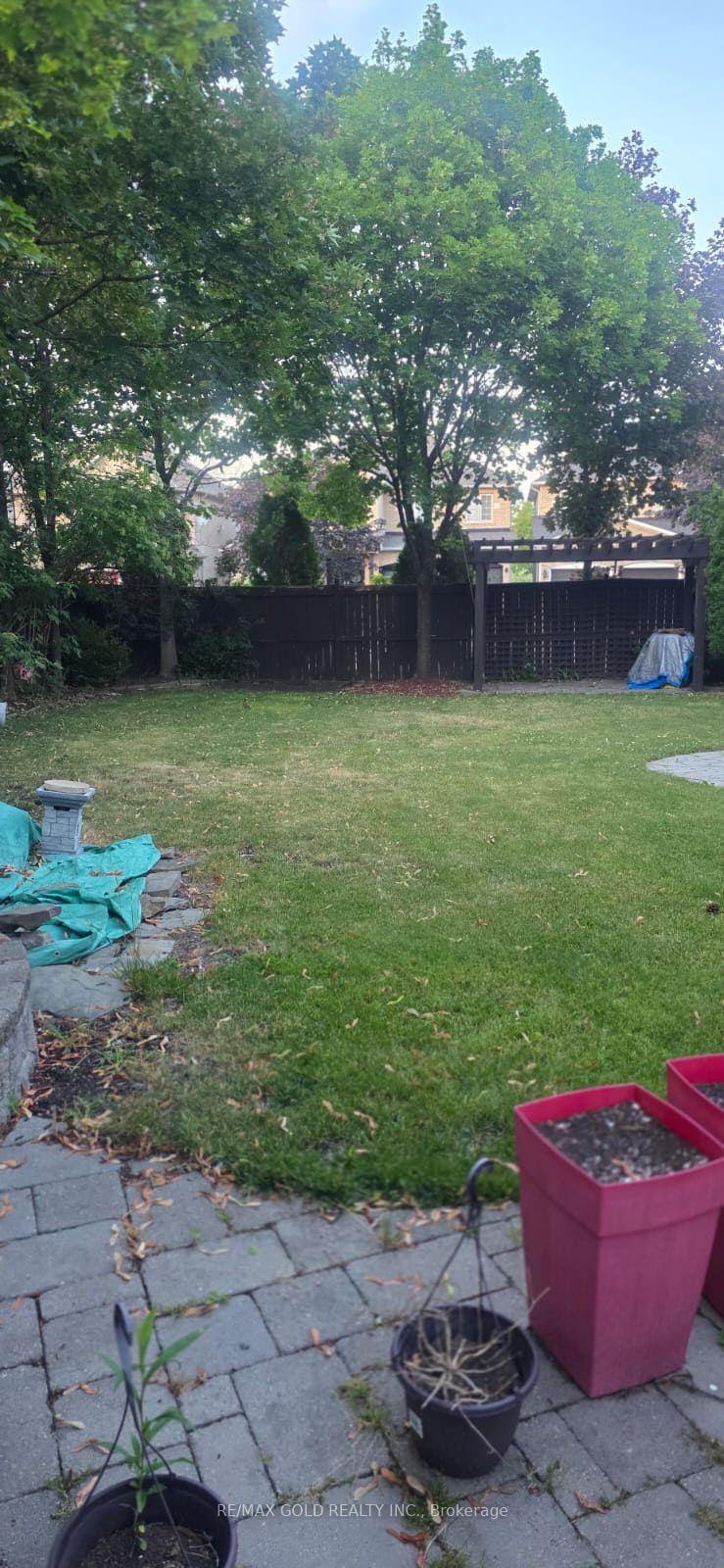 Photo 25 of 57 River Rock Crescent, Brampton, Fletcher's Meadow — HOMEH