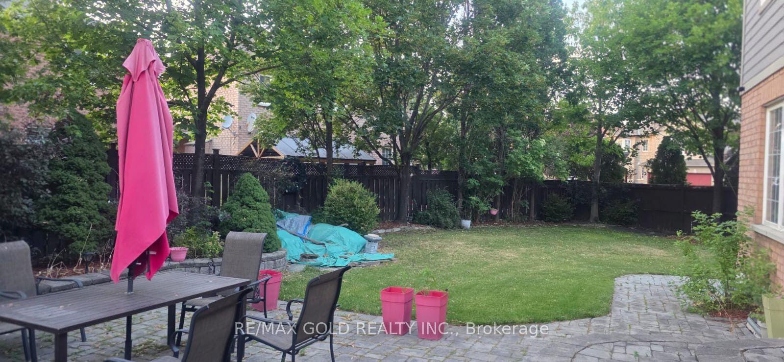 Photo 33 of 57 River Rock Crescent, Brampton, Fletcher's Meadow — HOMEH