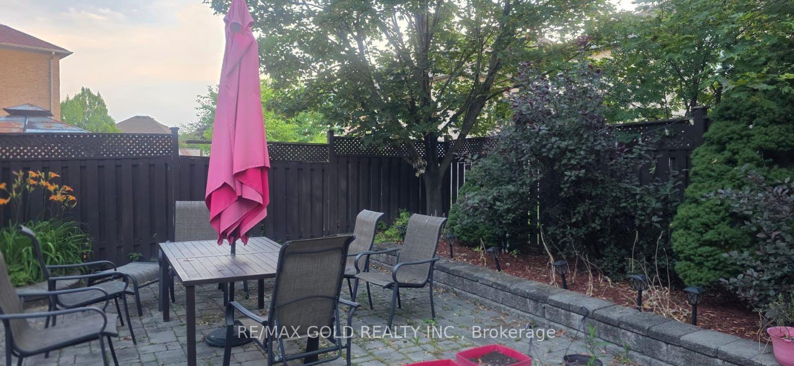 Photo 37 of 57 River Rock Crescent, Brampton, Fletcher's Meadow — HOMEH