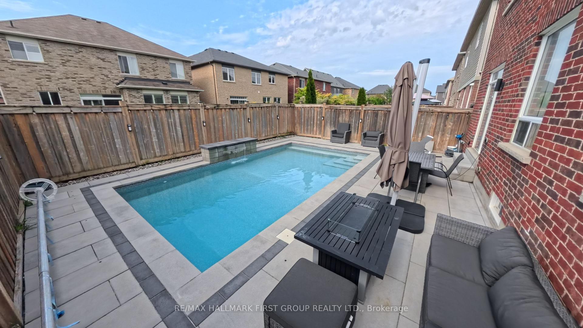 Photo 3 of 121 Blackwell Crescent, Oshawa, Windfields — HOMEH