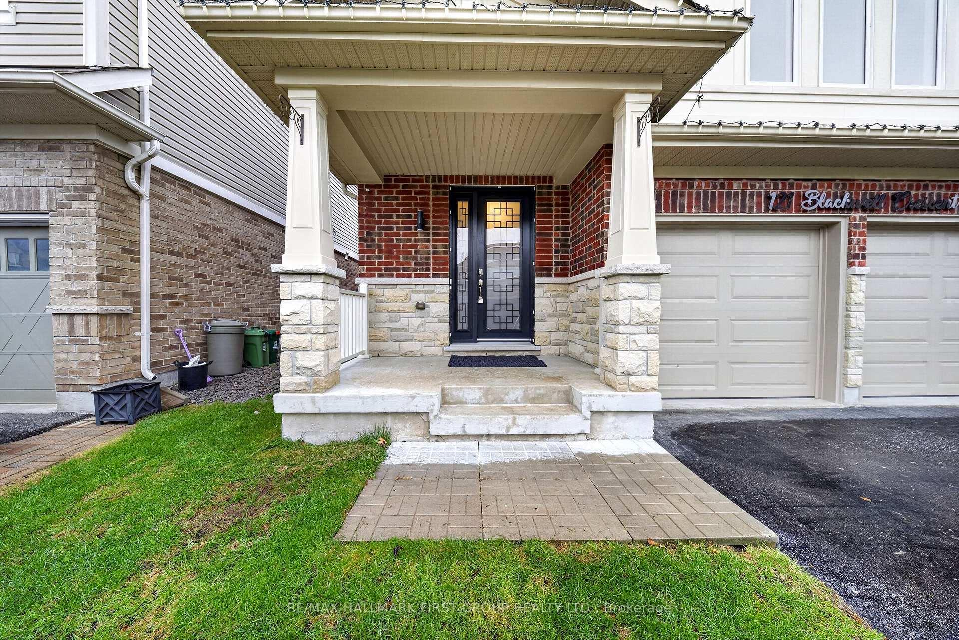 Photo 4 of 121 Blackwell Crescent, Oshawa, Windfields — HOMEH