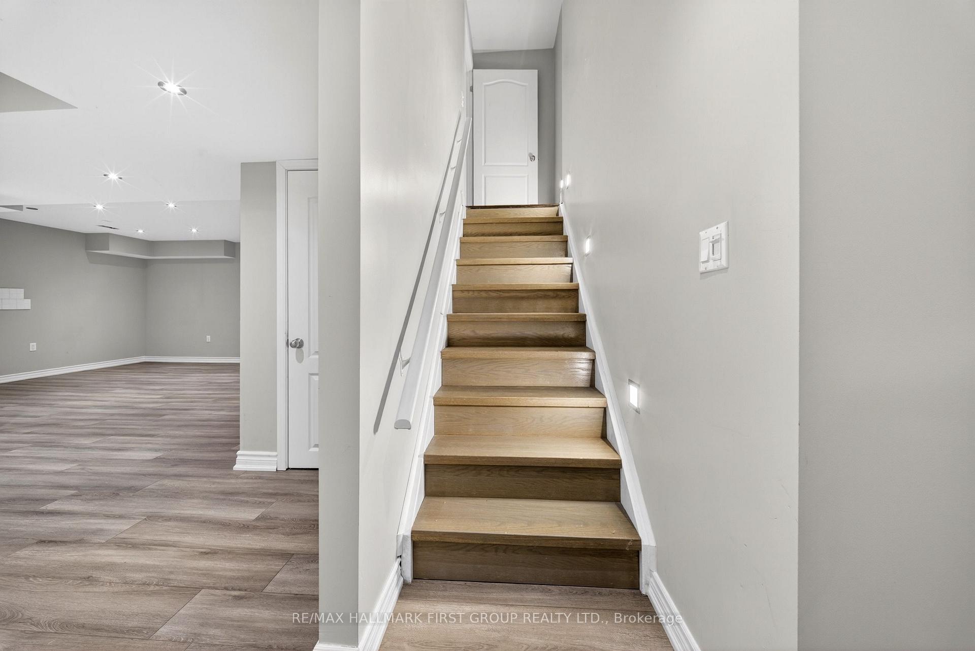 Photo 33 of 121 Blackwell Crescent, Oshawa, Windfields — HOMEH