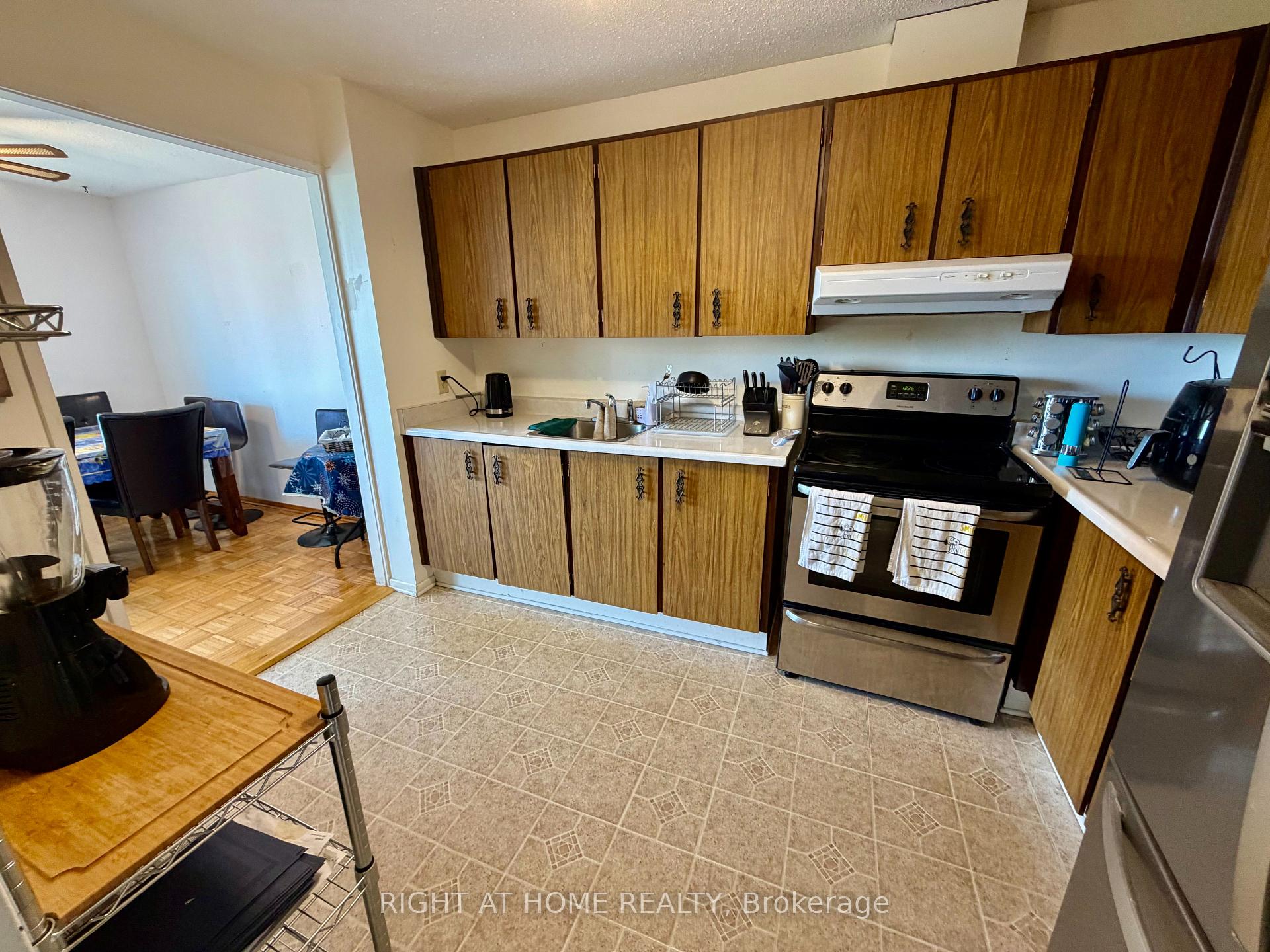 Photo 8 of Unit 601, 1505 Baseline Road, Ottawa, Copeland Park — HOMEH