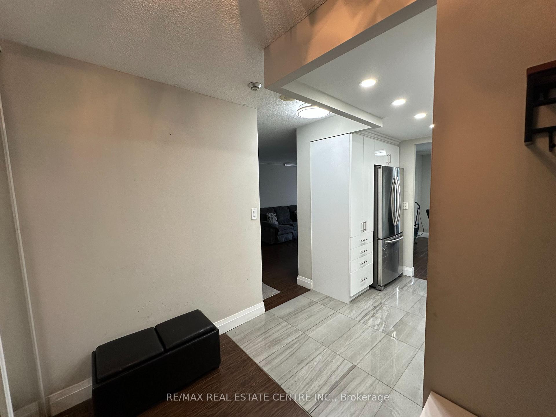 Photo 2 of Unit 912, 155 Hillcrest Avenue, Mississauga, Cooksville — HOMEH