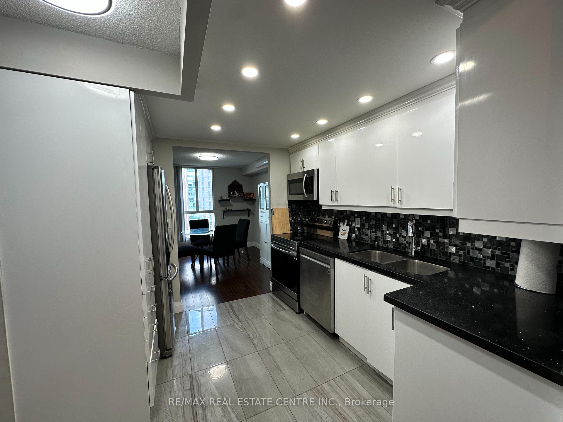 Photo 3 of Unit 912, 155 Hillcrest Avenue, Mississauga, Cooksville — HOMEH