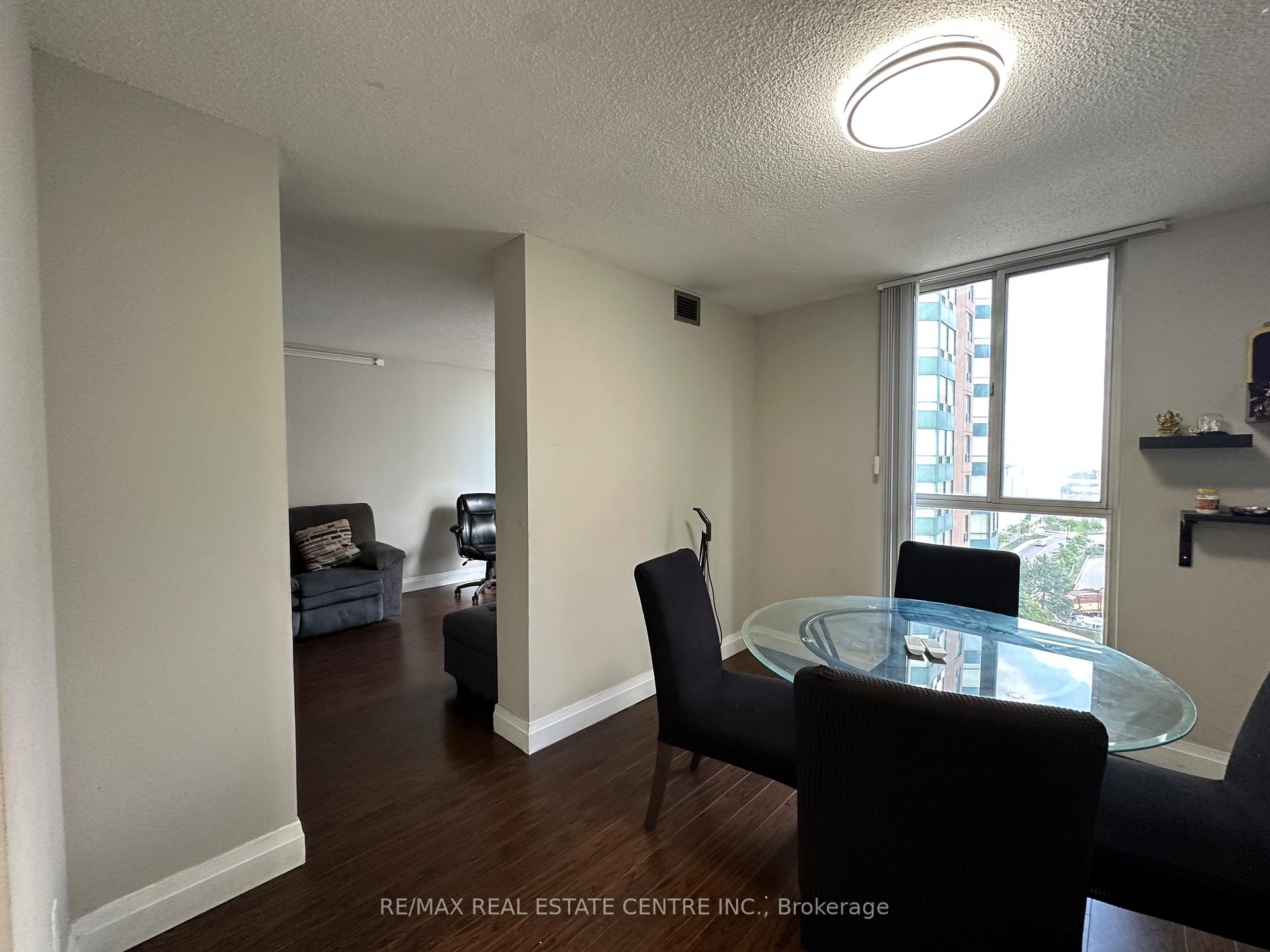 Photo 4 of Unit 912, 155 Hillcrest Avenue, Mississauga, Cooksville — HOMEH