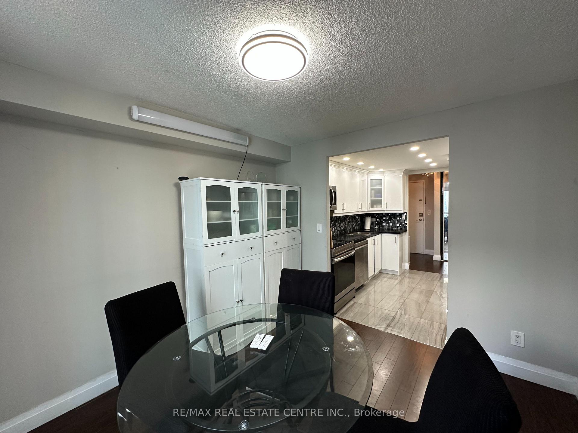 Photo 5 of Unit 912, 155 Hillcrest Avenue, Mississauga, Cooksville — HOMEH