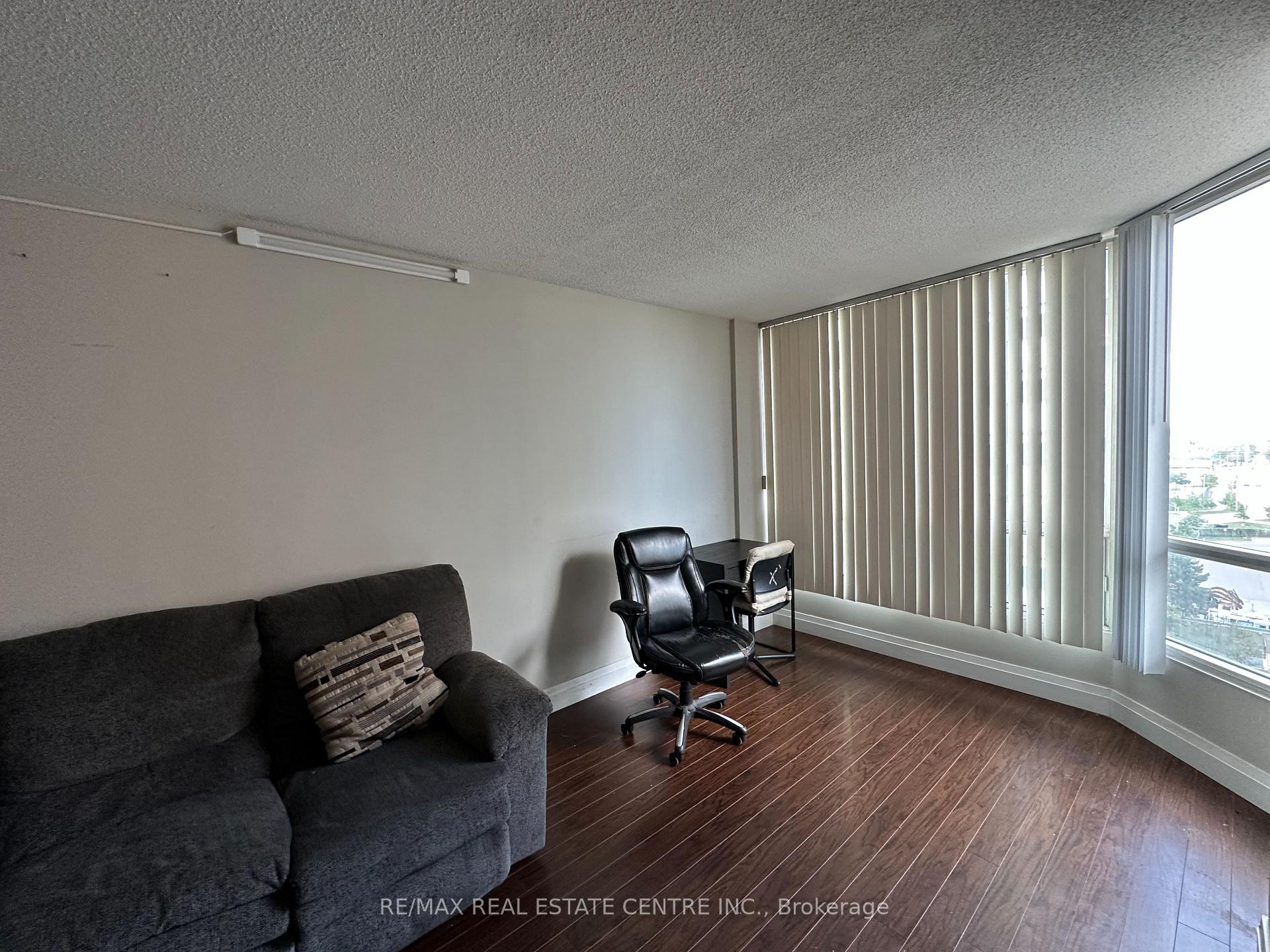 Photo 6 of Unit 912, 155 Hillcrest Avenue, Mississauga, Cooksville — HOMEH