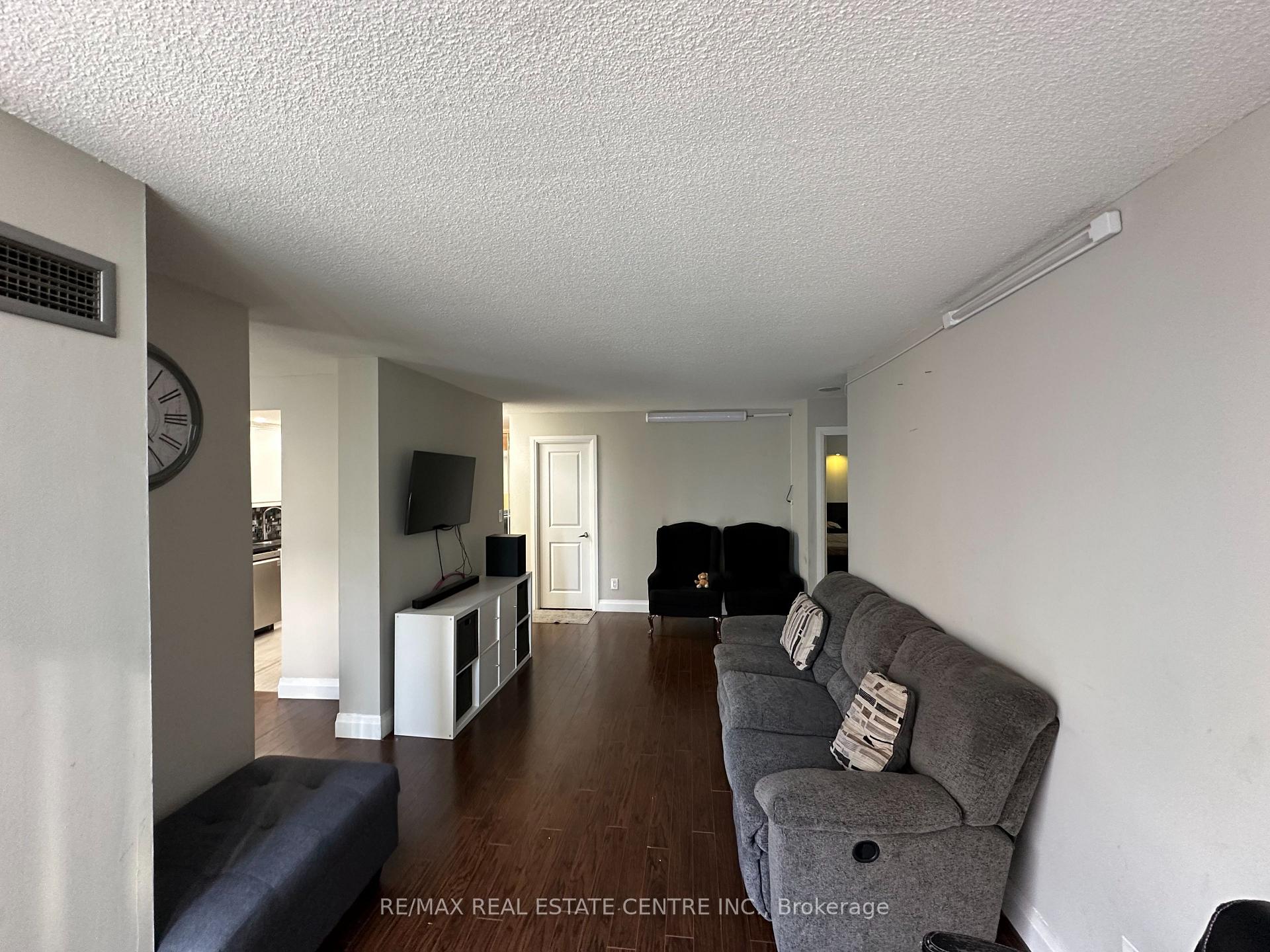 Photo 7 of Unit 912, 155 Hillcrest Avenue, Mississauga, Cooksville — HOMEH