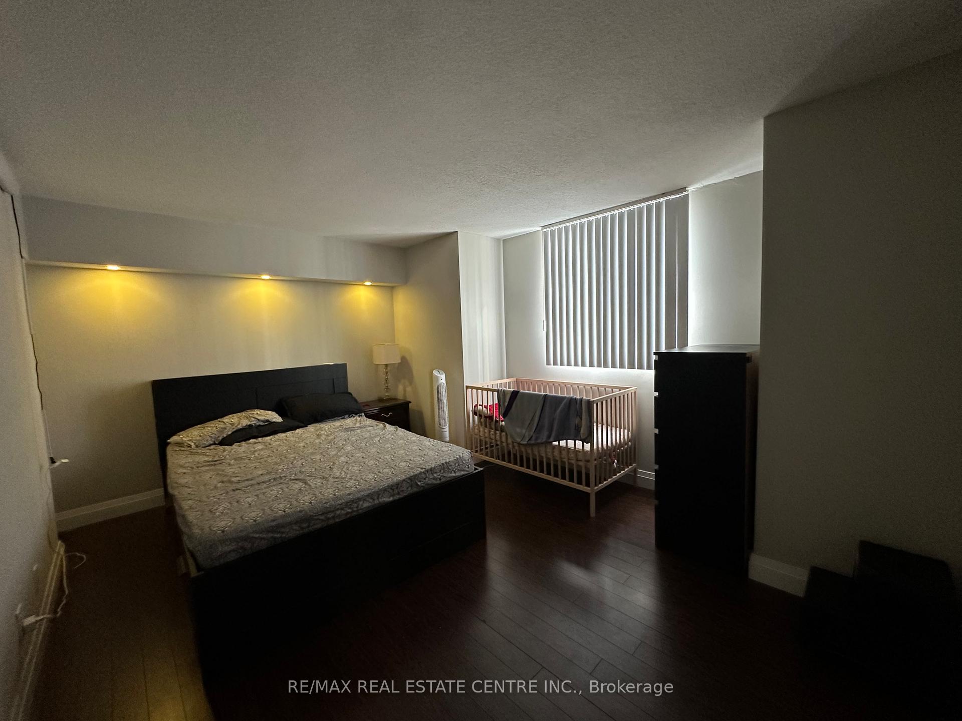 Photo 8 of Unit 912, 155 Hillcrest Avenue, Mississauga, Cooksville — HOMEH