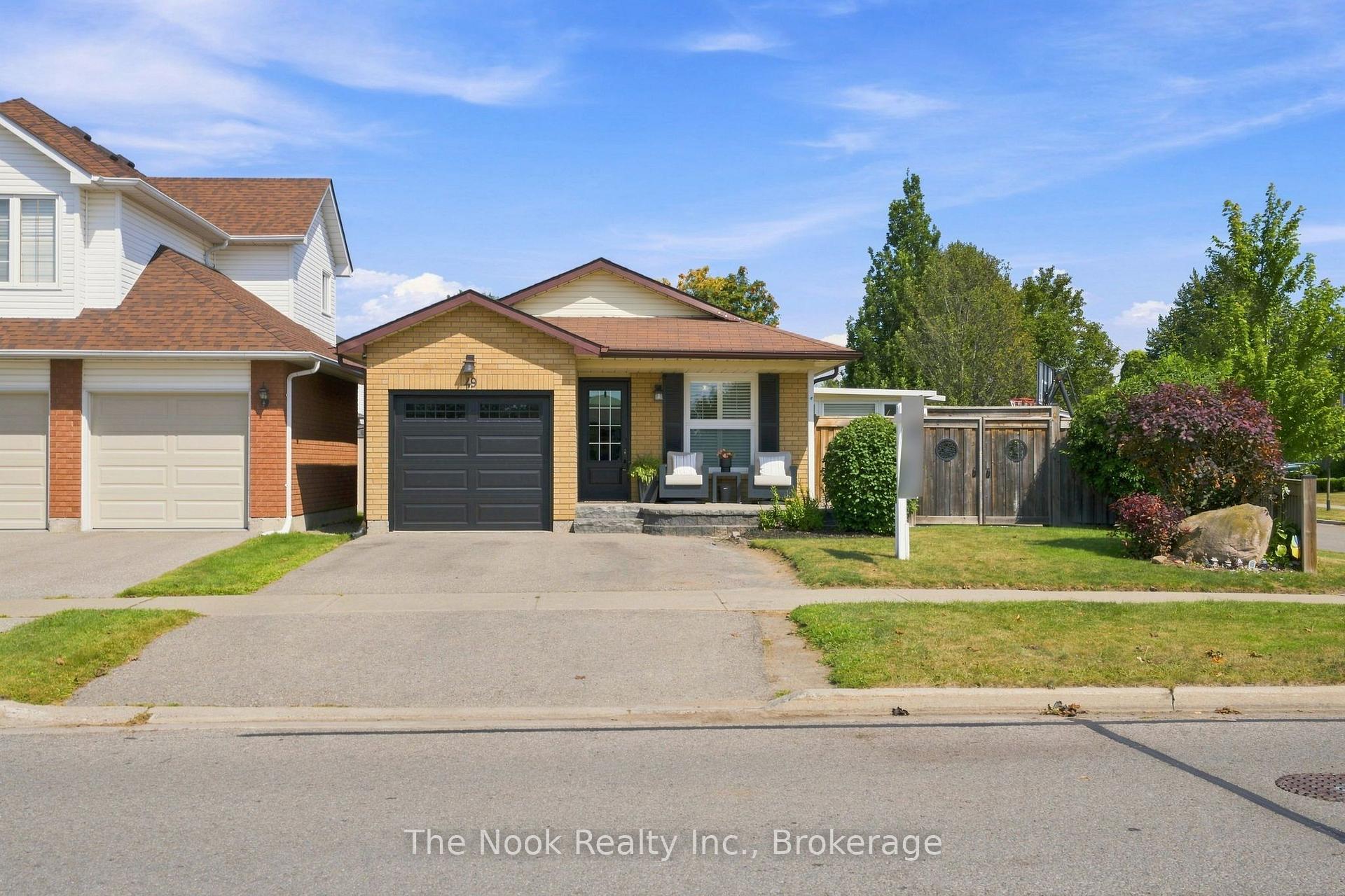 Photo 3 of 49 Granville Drive, Clarington, Courtice — HOMEH