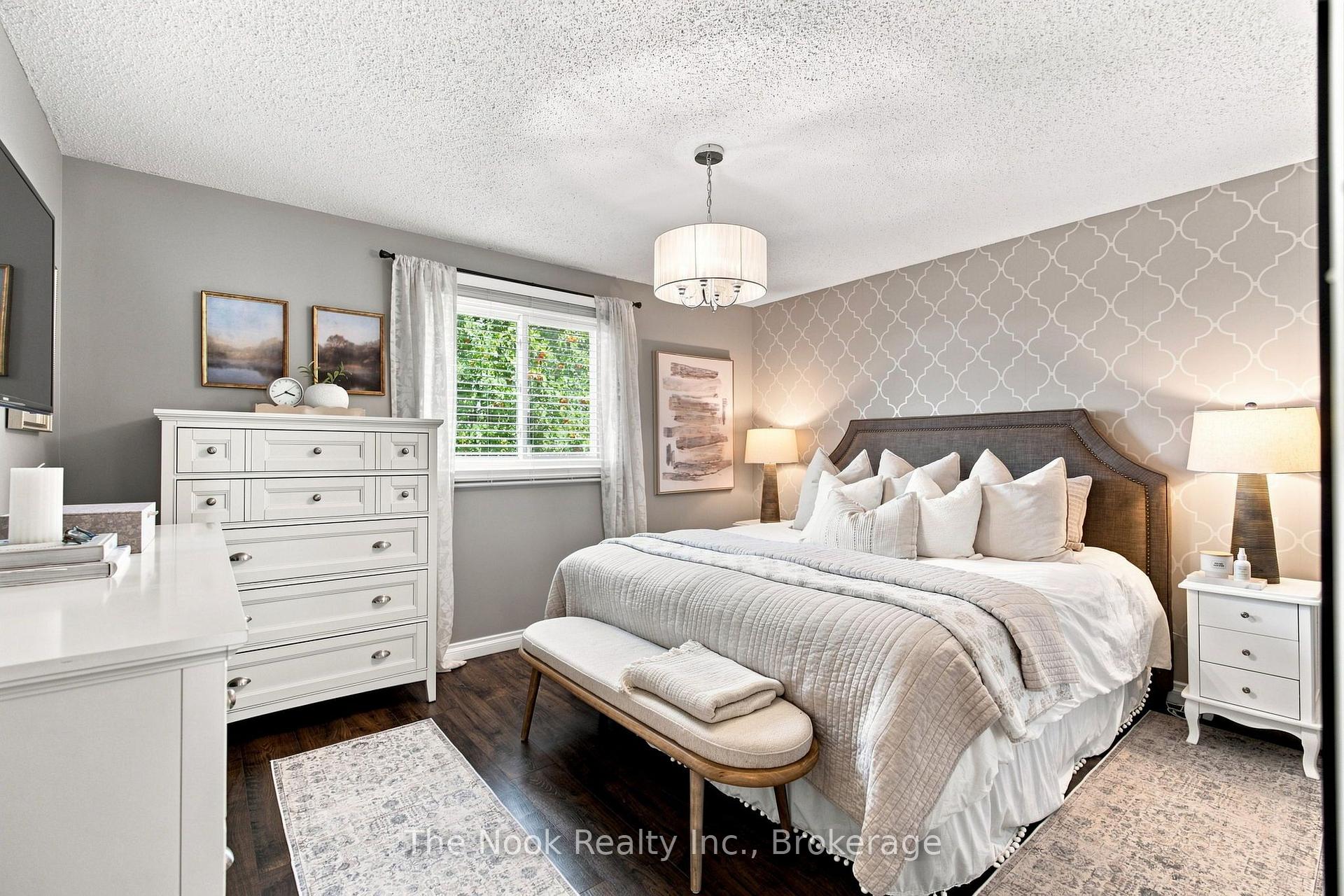 Photo 13 of 49 Granville Drive, Clarington, Courtice — HOMEH