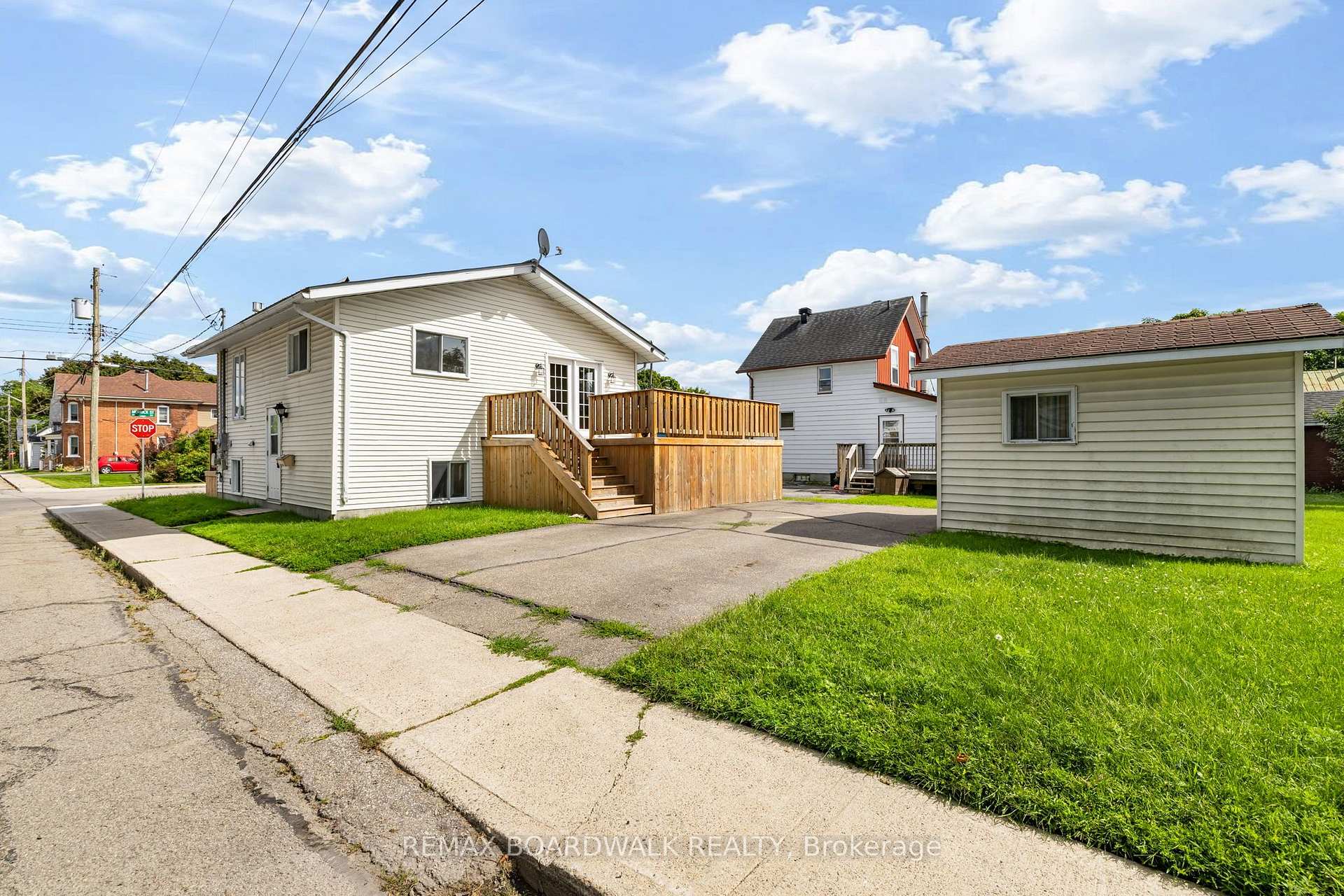 Photo 3 of 22 Merrick Street, Smiths Falls, Smiths Falls — HOMEH